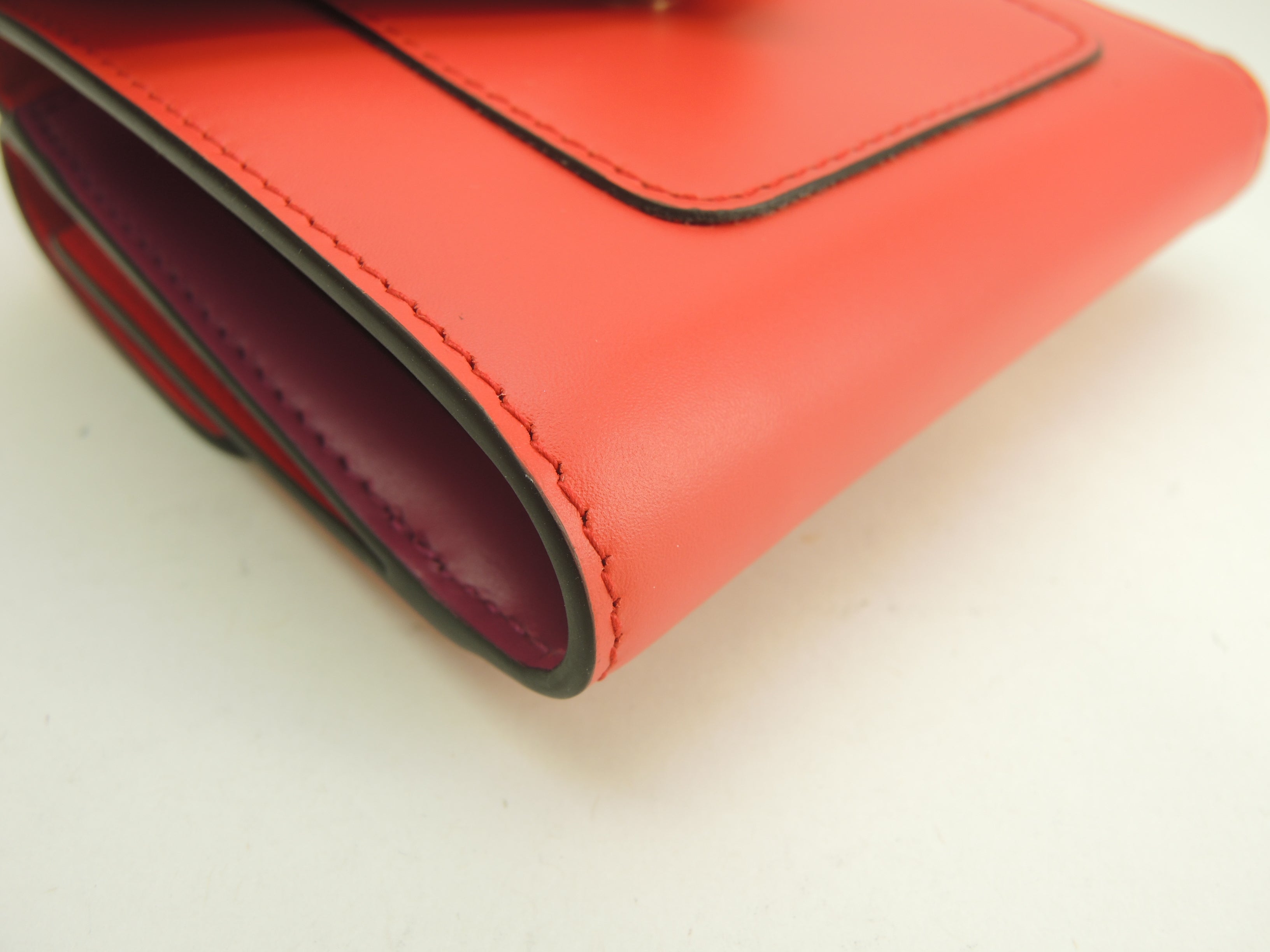 BVLGARI Portafoglio tri-fold con gancio a pressione Serpenti in pelle rossa Forever Small Wallet Inutilizzato @ 12