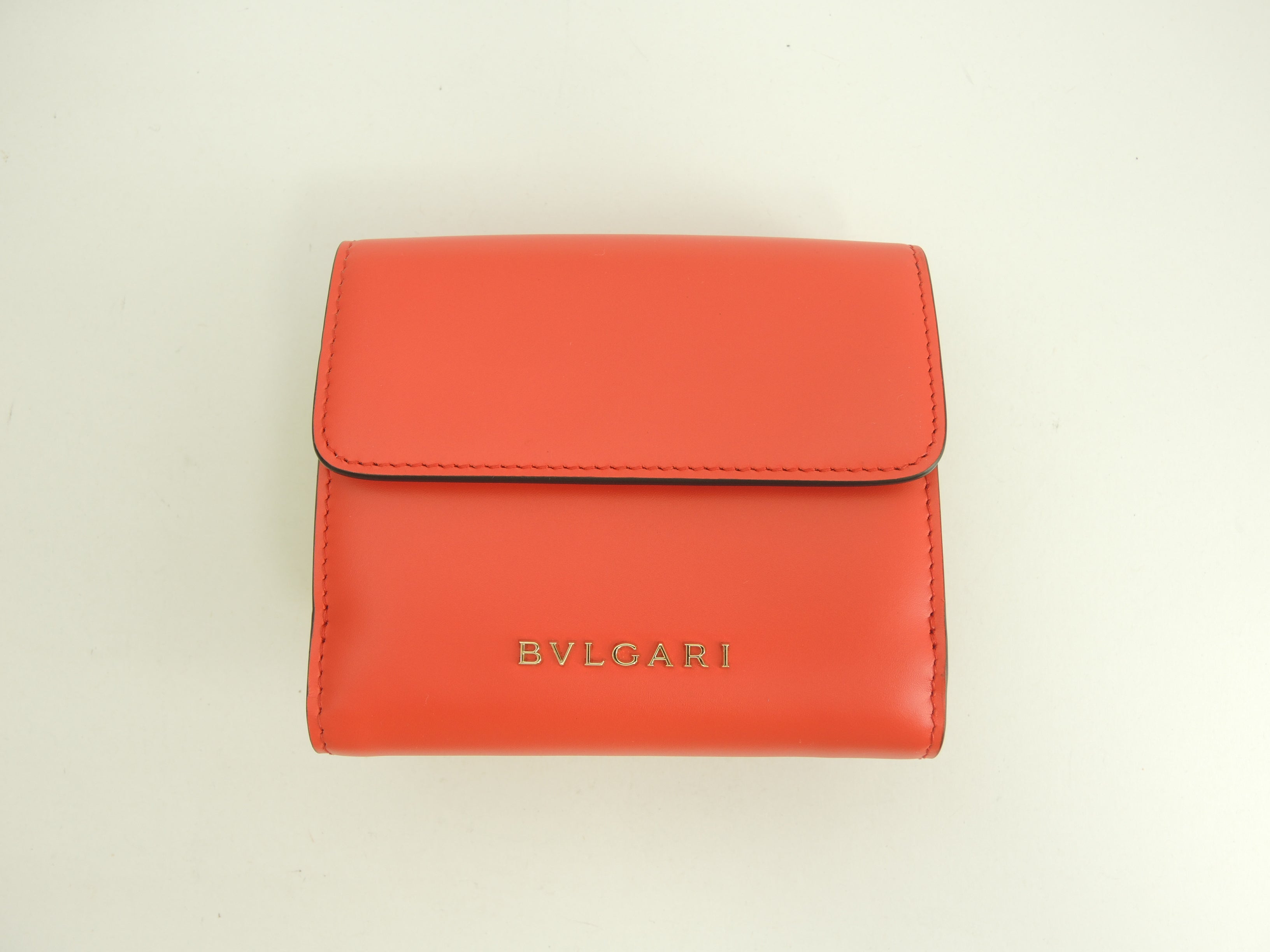 BVLGARI Portafoglio tri-fold con gancio a pressione Serpenti in pelle rossa Forever Small Wallet Inutilizzato @ 12