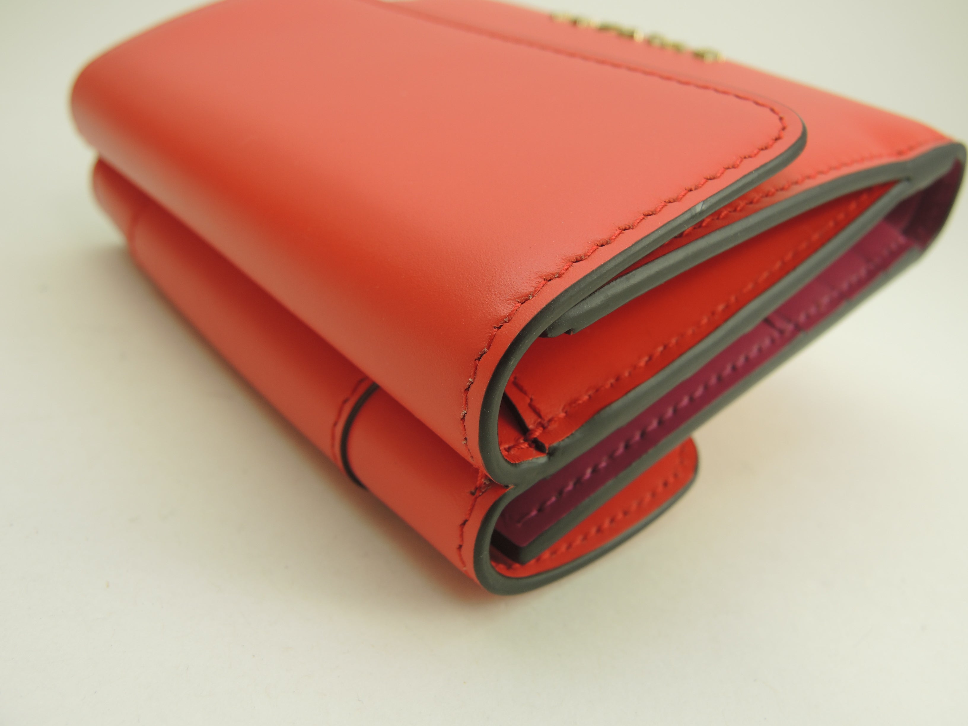 BVLGARI Portafoglio tri-fold con gancio a pressione Serpenti in pelle rossa Forever Small Wallet Inutilizzato @ 12