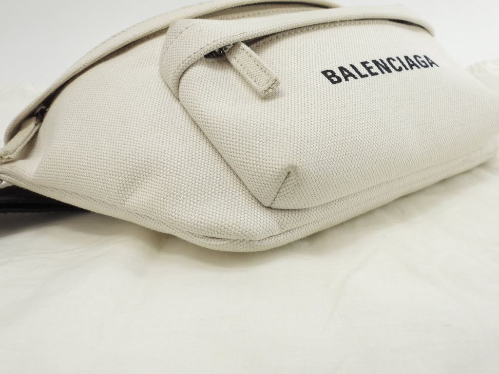 Balenciaga Marsupio Everyday in denim di cotone bianco, borsa a tracolla, marsupio @ 33