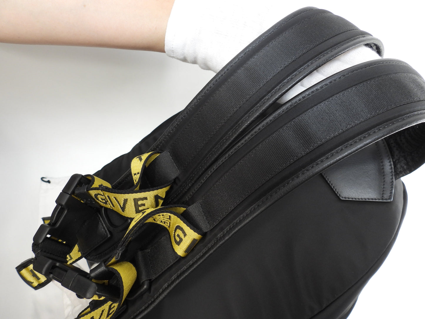 Zaino Givenchy in nylon e pelle, nero/giallo, in ottime condizioni @EXD0188