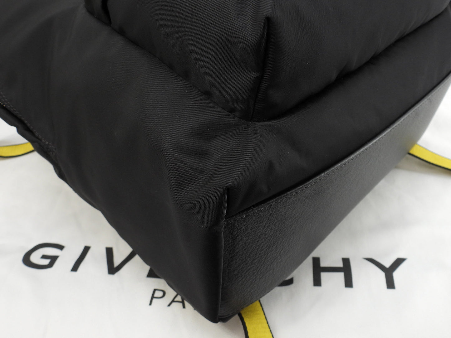 Zaino Givenchy in nylon e pelle, nero/giallo, in ottime condizioni @EXD0188