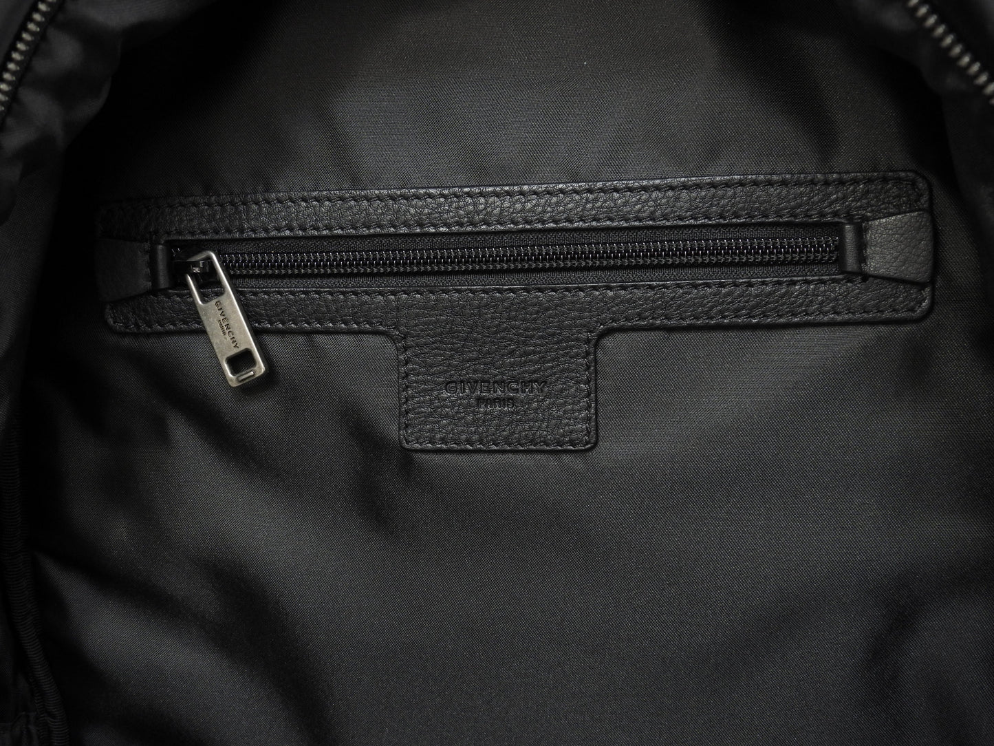 Zaino Givenchy in nylon e pelle, nero/giallo, in ottime condizioni @EXD0188