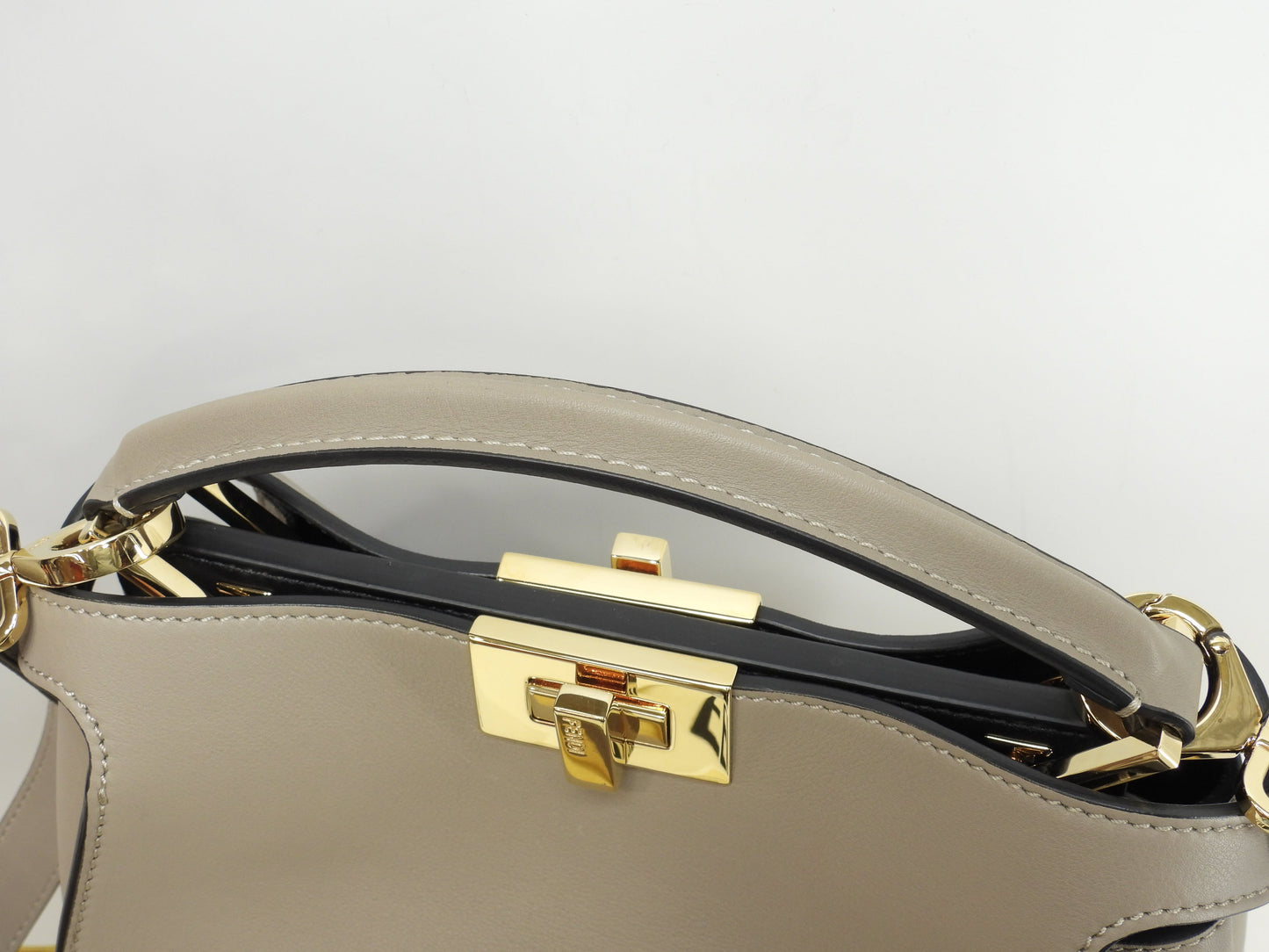 FENDI Peekaboo Mini Essential in pelle grigia, pochette, borsa a mano, in condizioni eccellenti@2