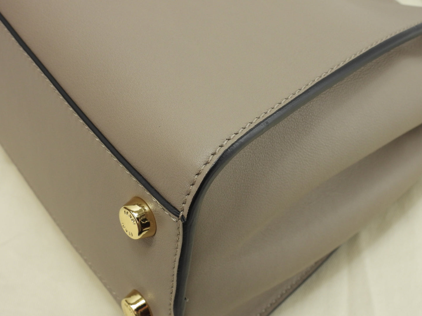 FENDI Peekaboo Mini Essential in pelle grigia, pochette, borsa a mano, in condizioni eccellenti@2