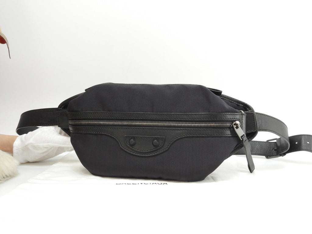 Balenciaga Marsupio Explorer nylon nero con logo bianco @ 7