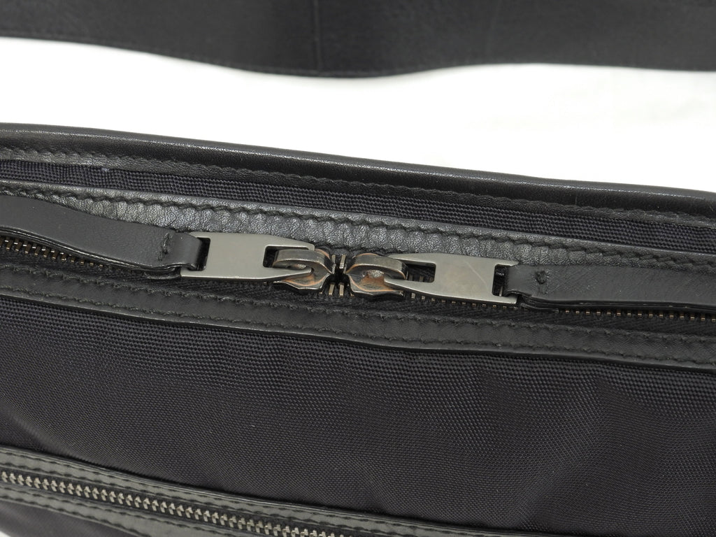 Balenciaga Marsupio Explorer nylon nero con logo bianco @ 7