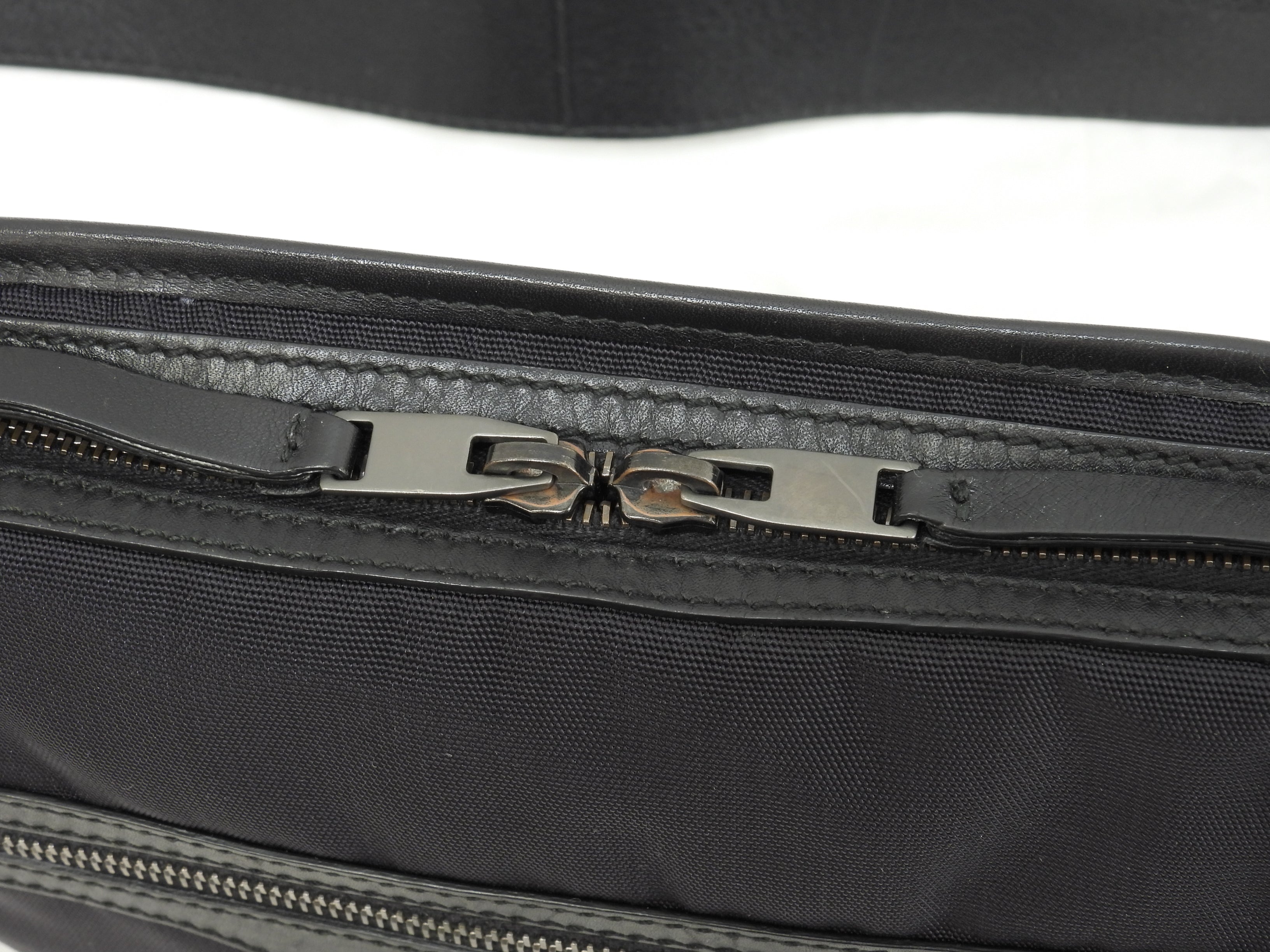 Balenciaga Marsupio Explorer nylon nero con logo bianco @ 7