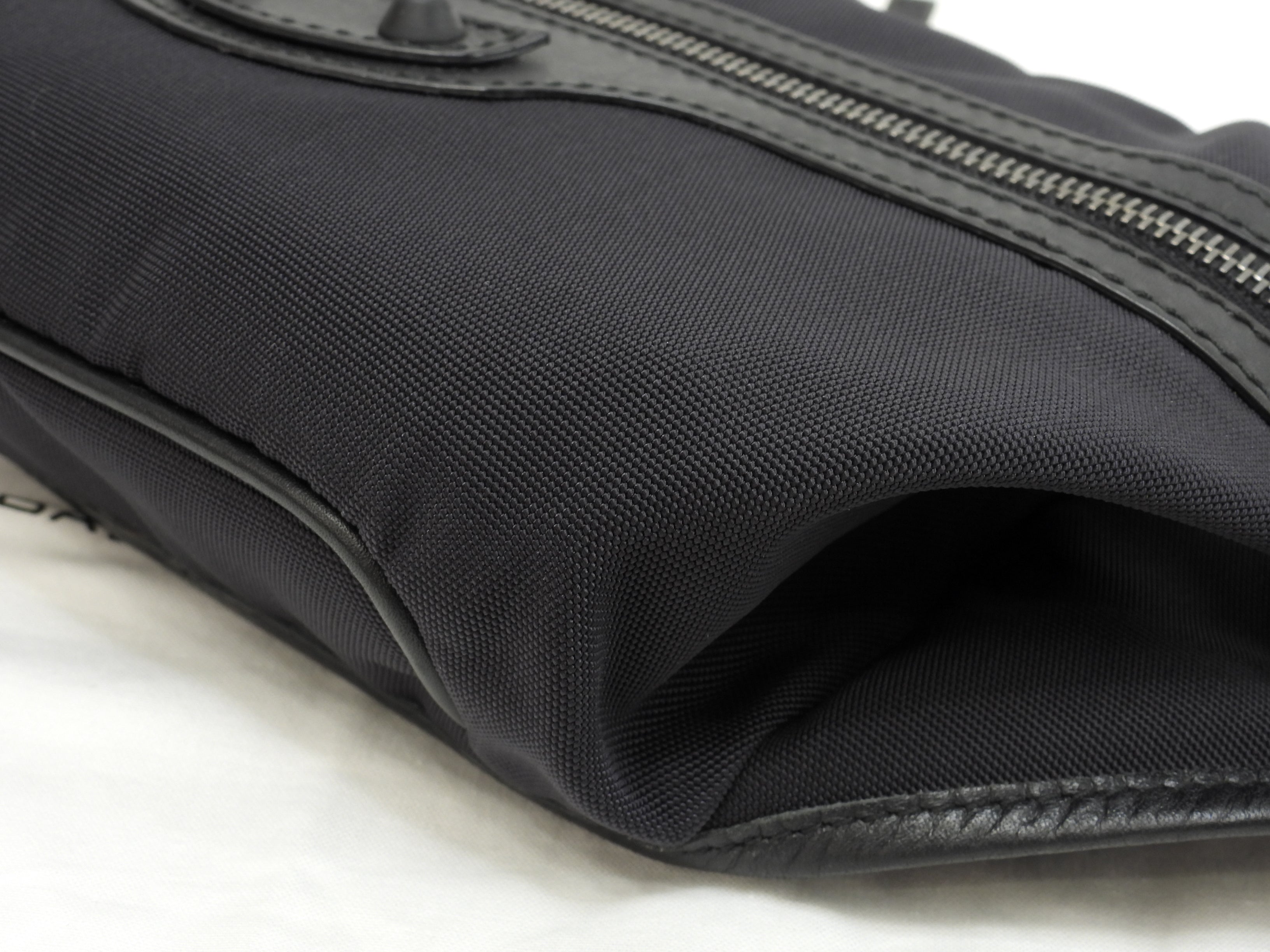 Balenciaga Marsupio Explorer nylon nero con logo bianco @ 7