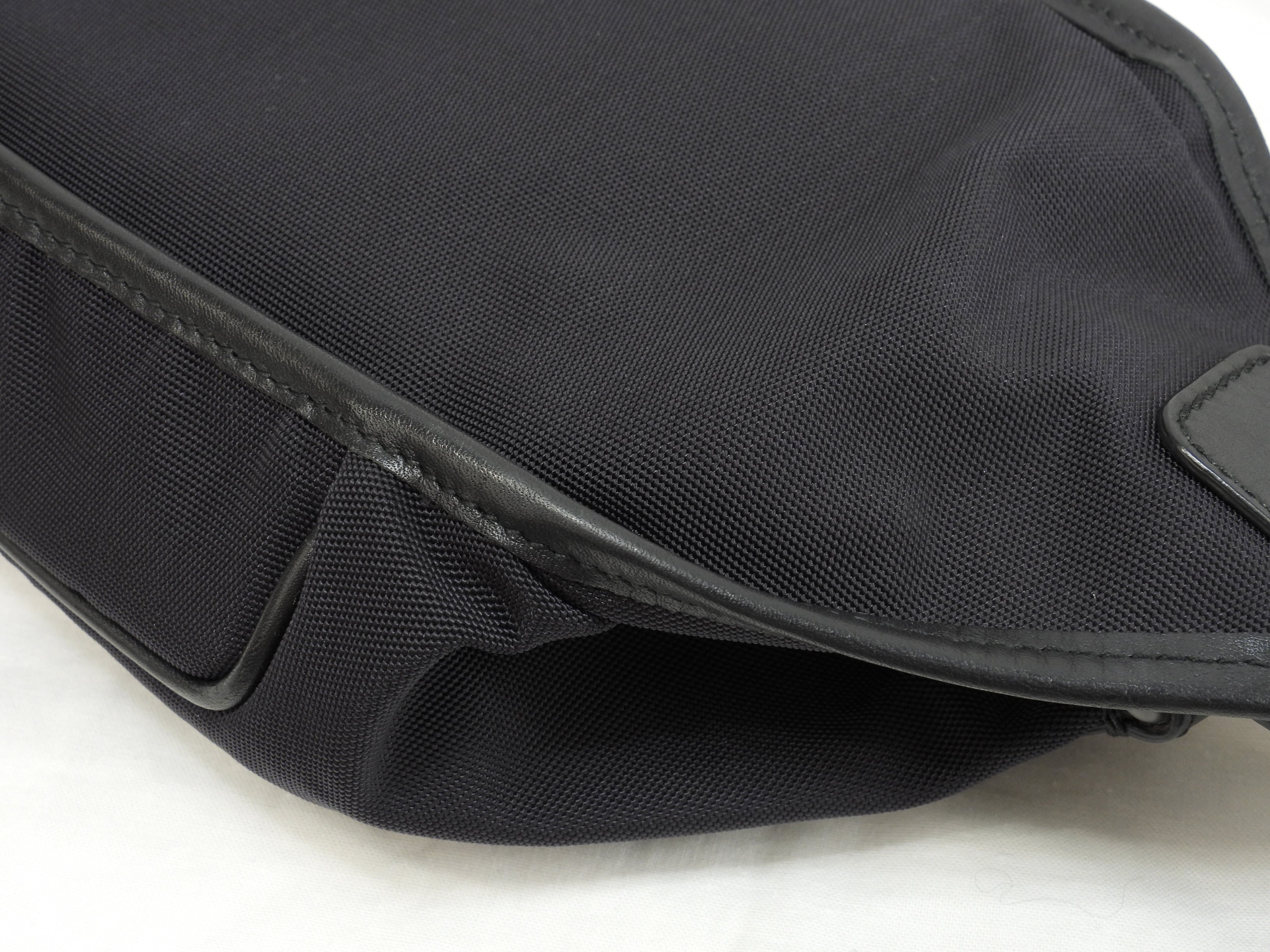 Balenciaga Marsupio Explorer nylon nero con logo bianco @ 7