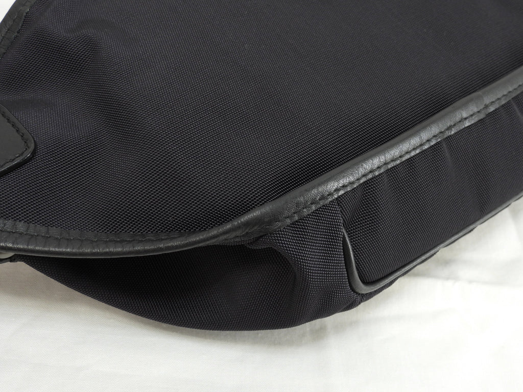 Balenciaga Marsupio Explorer nylon nero con logo bianco @ 7