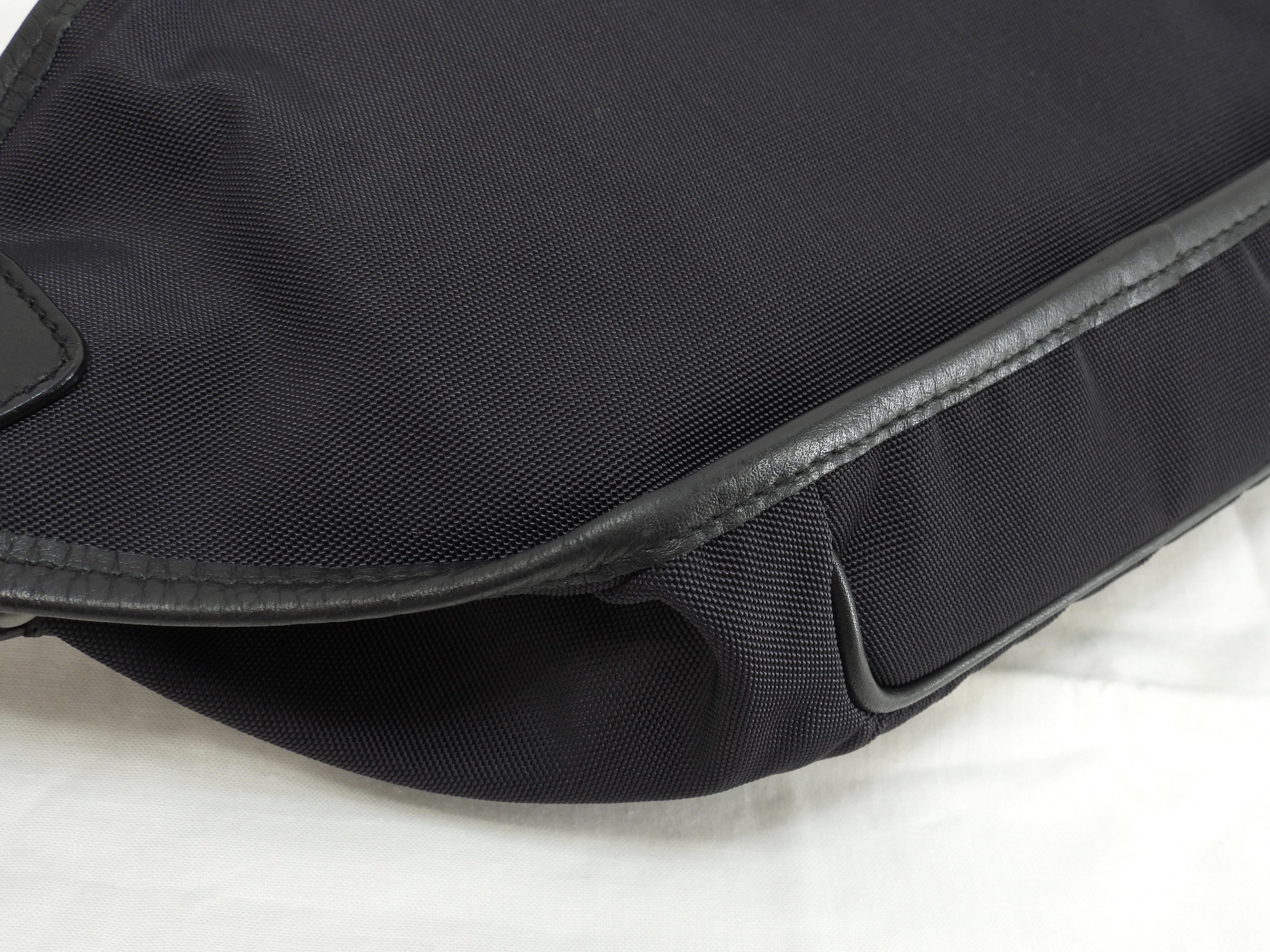 Balenciaga Marsupio Explorer nylon nero con logo bianco @ 7