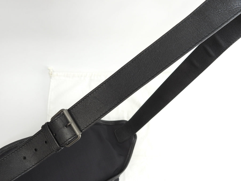 Balenciaga Marsupio Explorer nylon nero con logo bianco @ 7