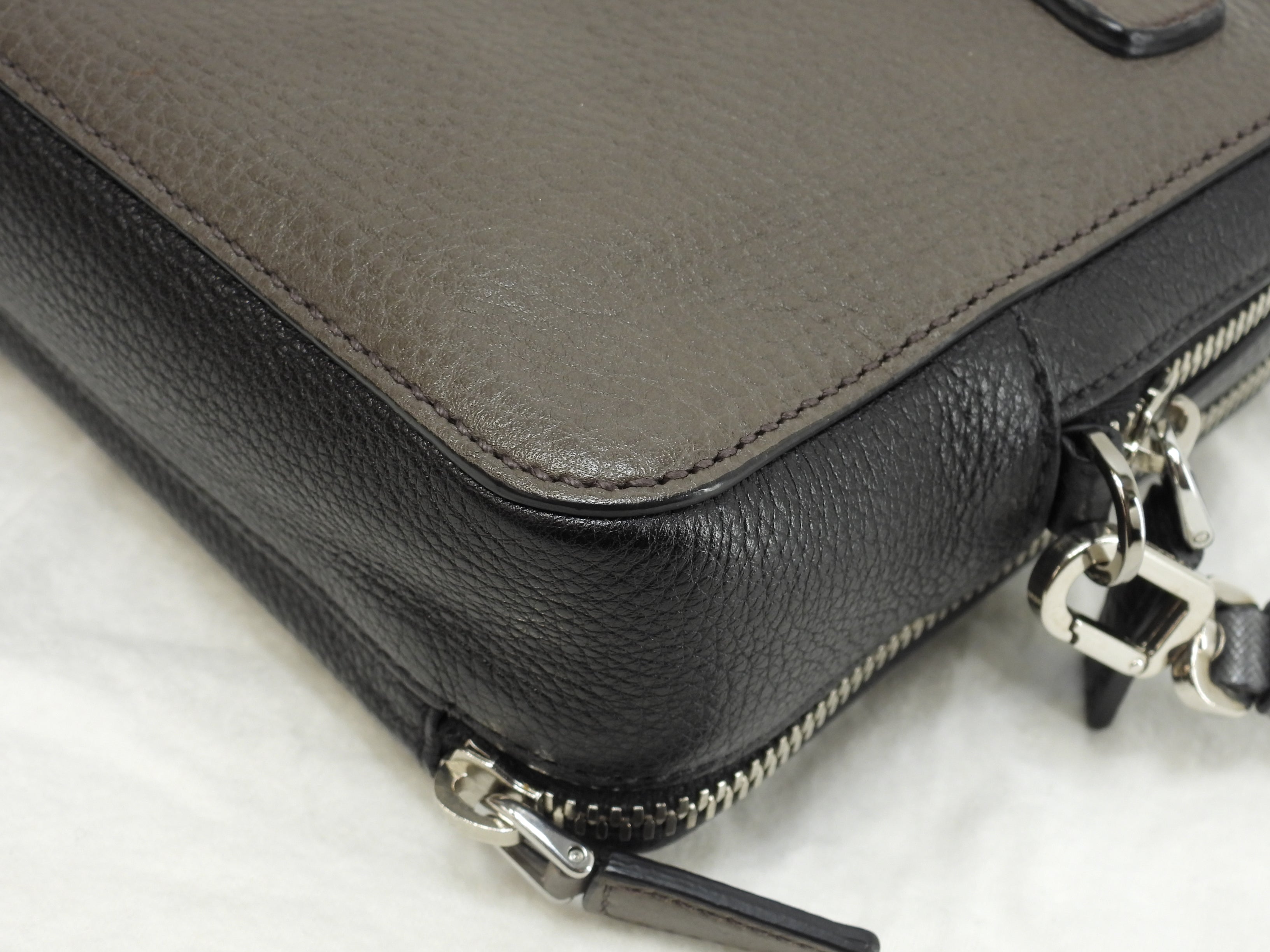 Prada borsetta uomo in pelle grigio/nero, portafoglio a pochette, clutch, ottime condizioni @31/F
