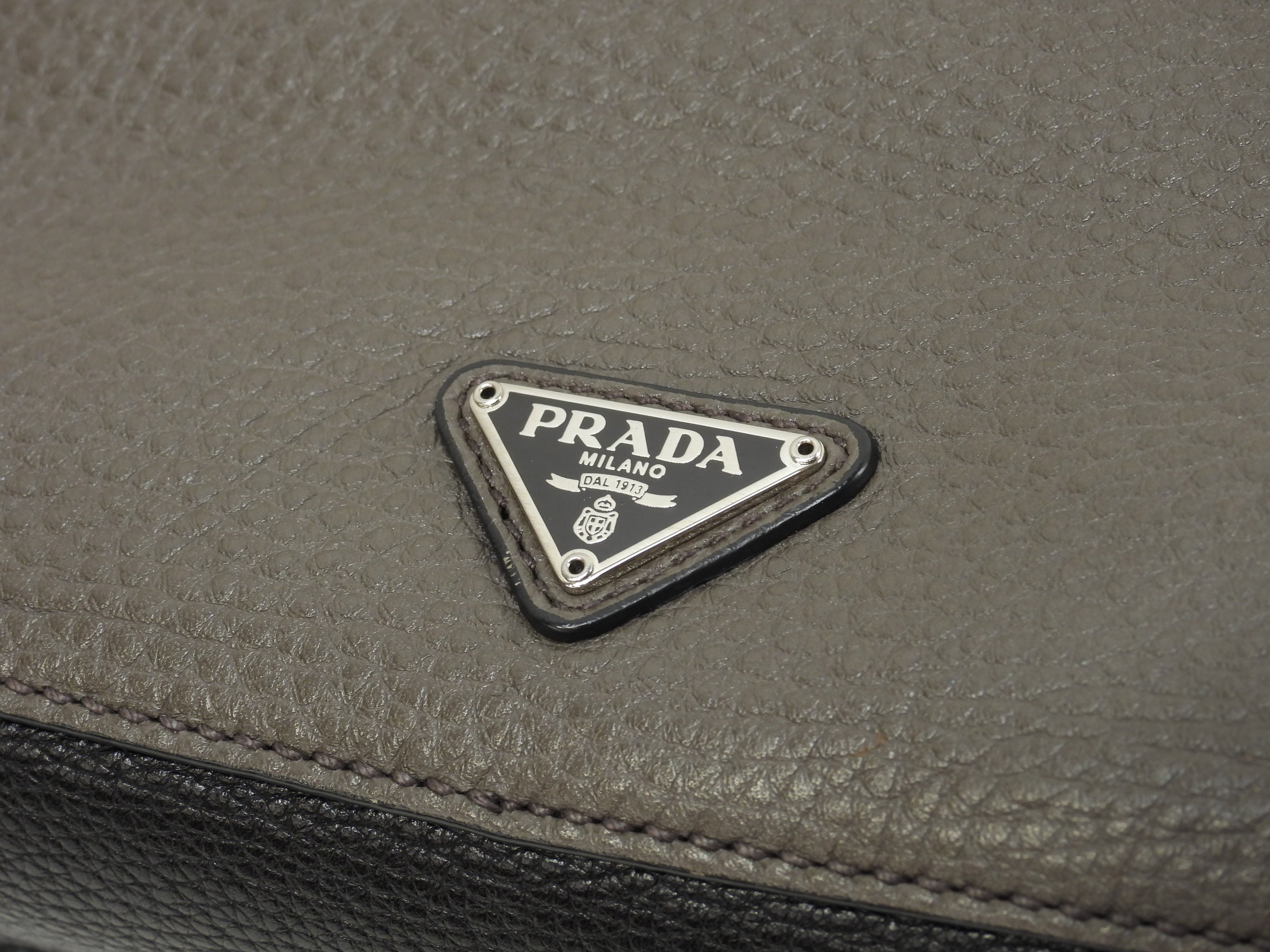 Prada borsetta uomo in pelle grigio/nero, portafoglio a pochette, clutch, ottime condizioni @31/F