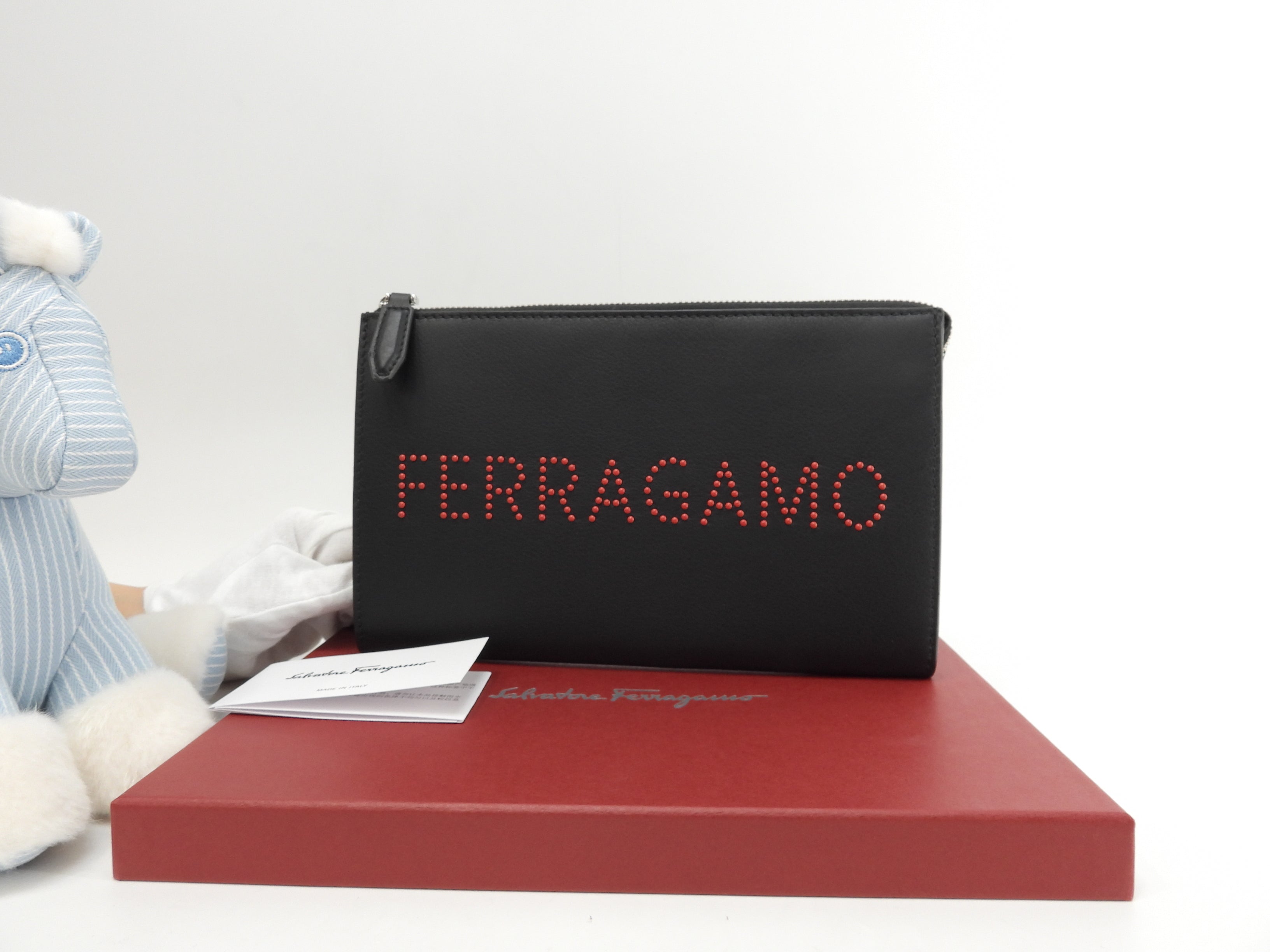Salvatore Ferragamo Pochette clutch in pelle nera con logo a pois rossi, Nuova@IY24A121 2