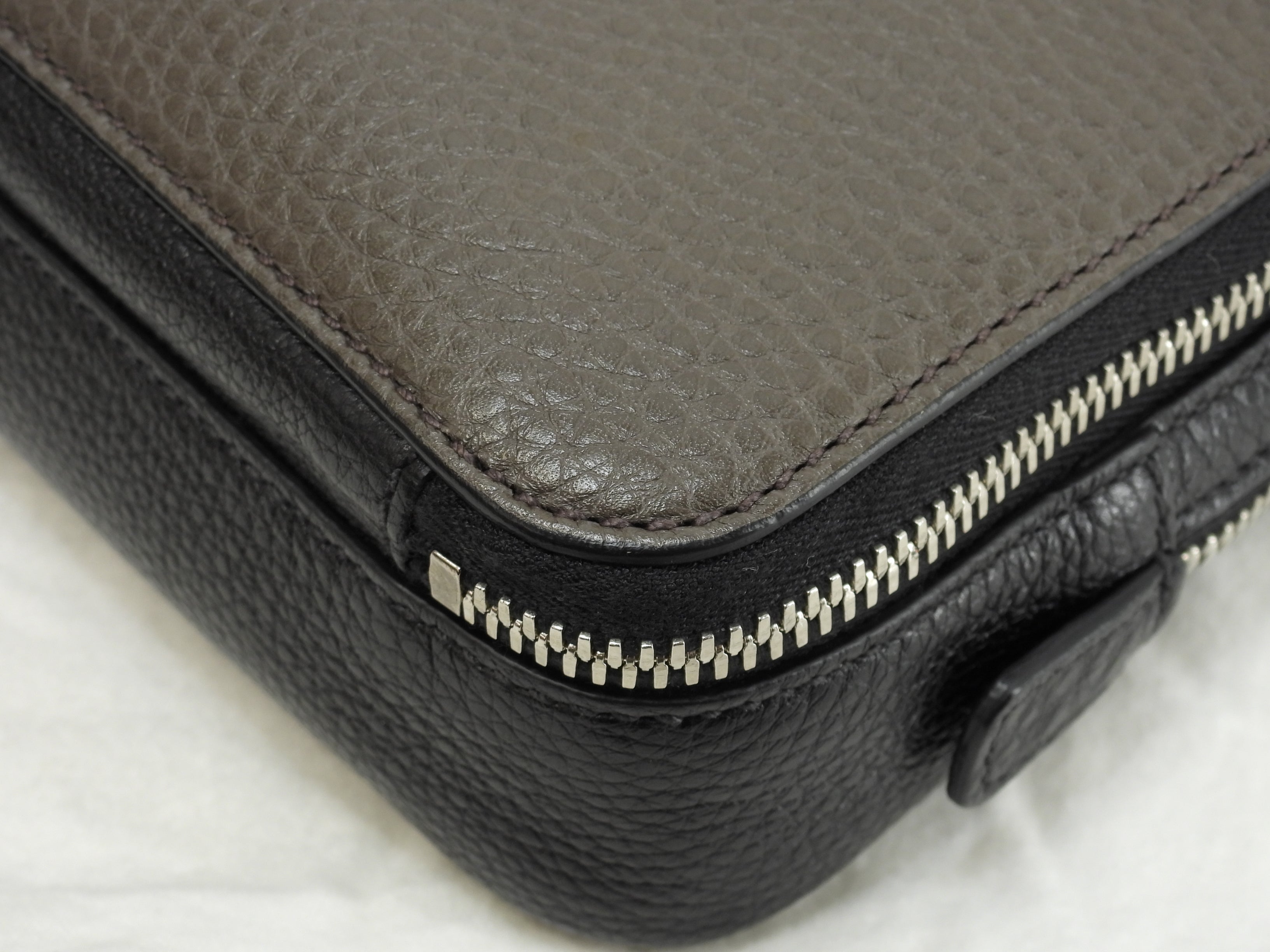Prada borsetta uomo in pelle grigio/nero, portafoglio a pochette, clutch, ottime condizioni @31/F