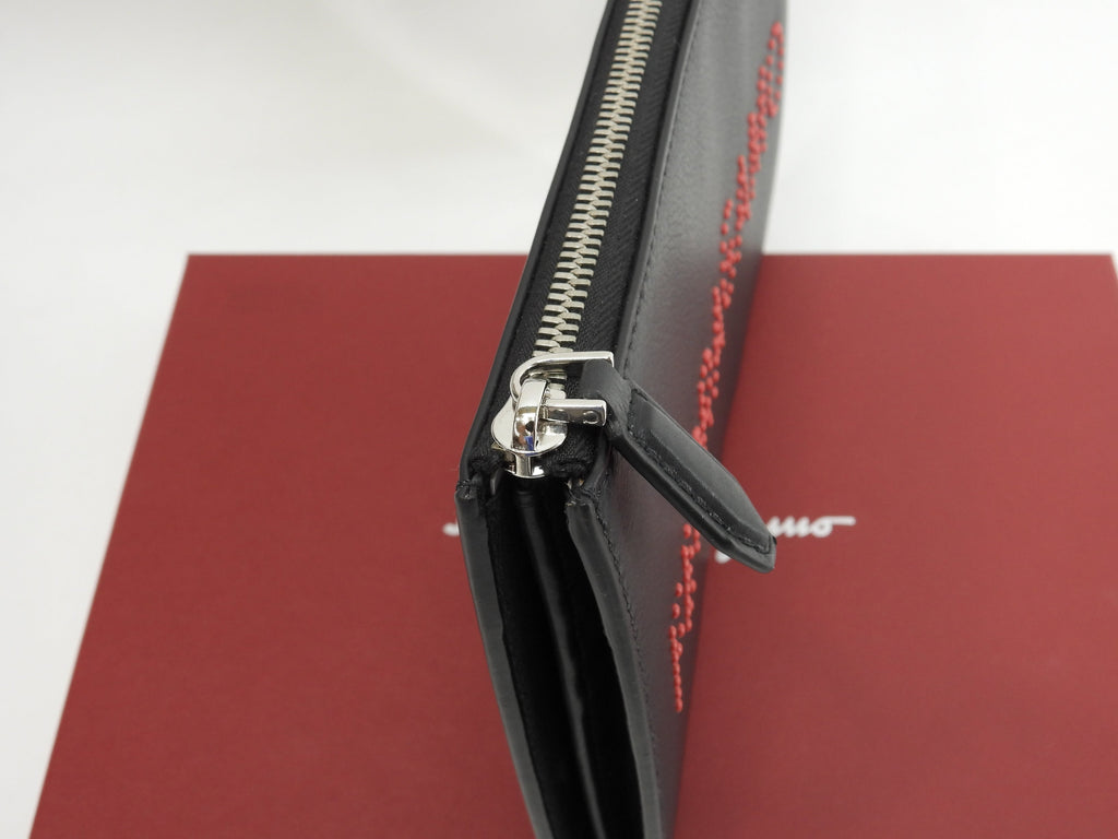 Salvatore Ferragamo Pochette clutch in pelle nera con logo a pois rossi, Nuova@IY24A121 2