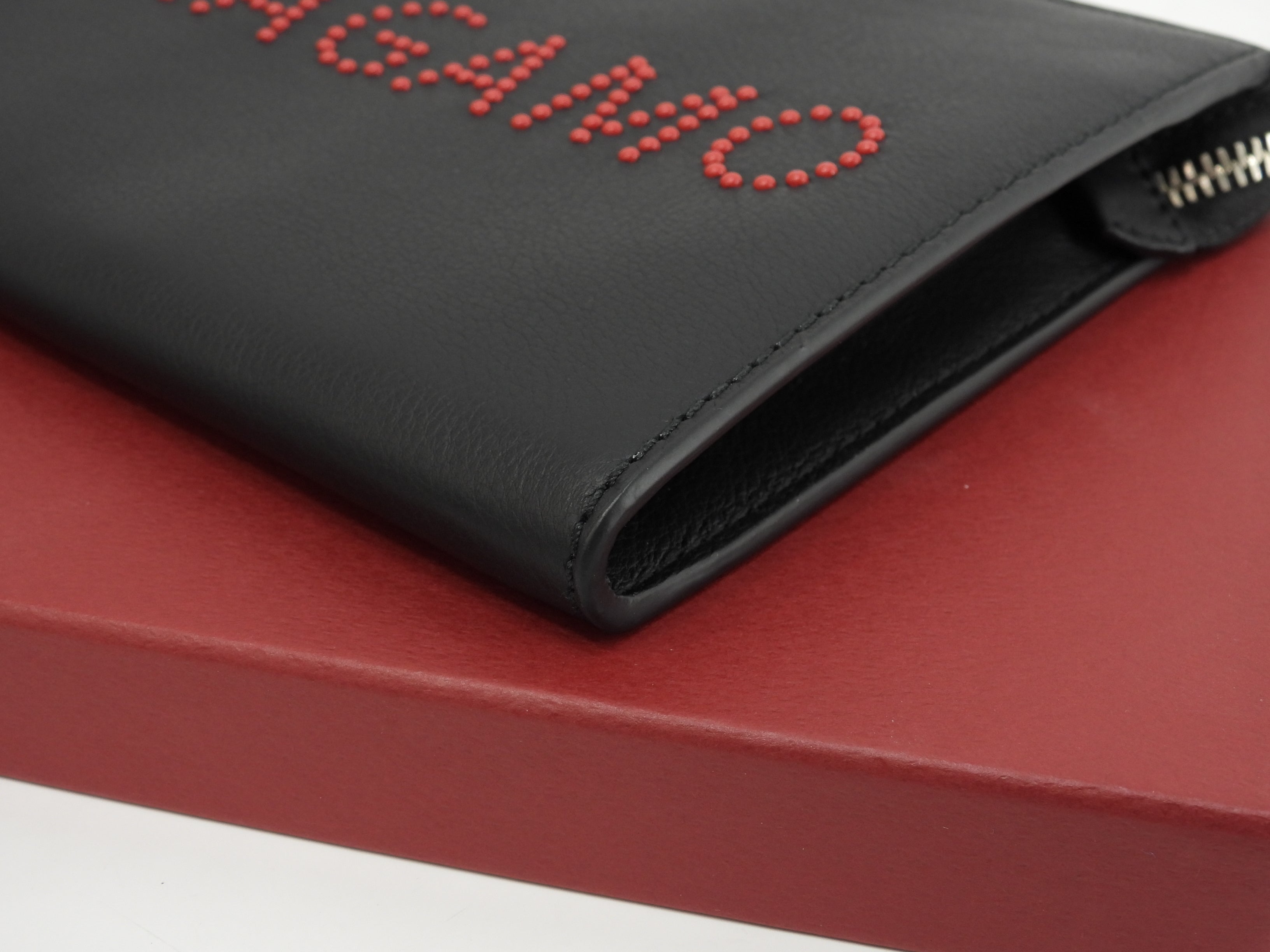 Salvatore Ferragamo Pochette clutch in pelle nera con logo a pois rossi, Nuova@IY24A121 2