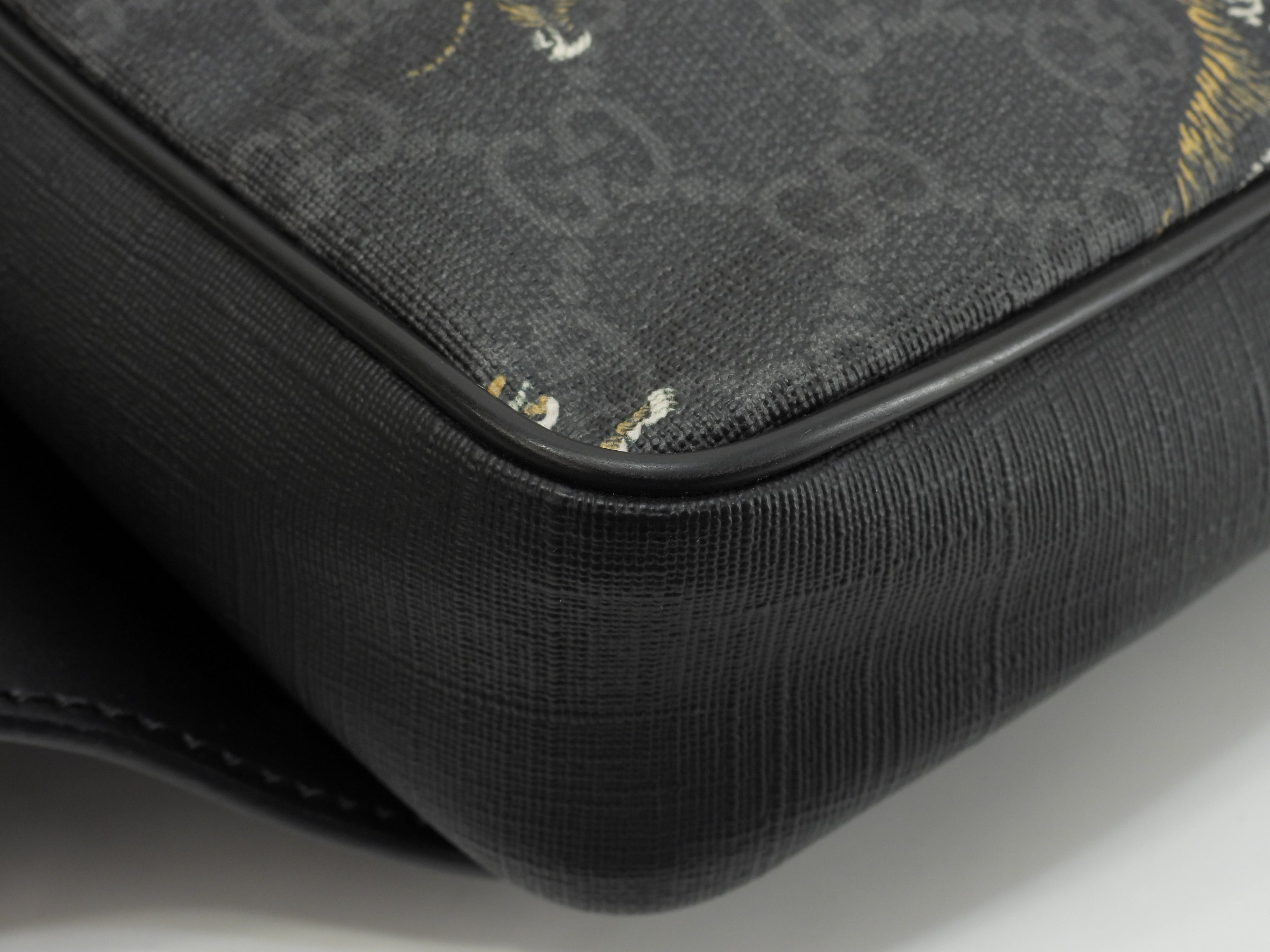 Gucci Marsupio Web GG Supreme Tigre Nero Usato Ottime condizioni @ 1