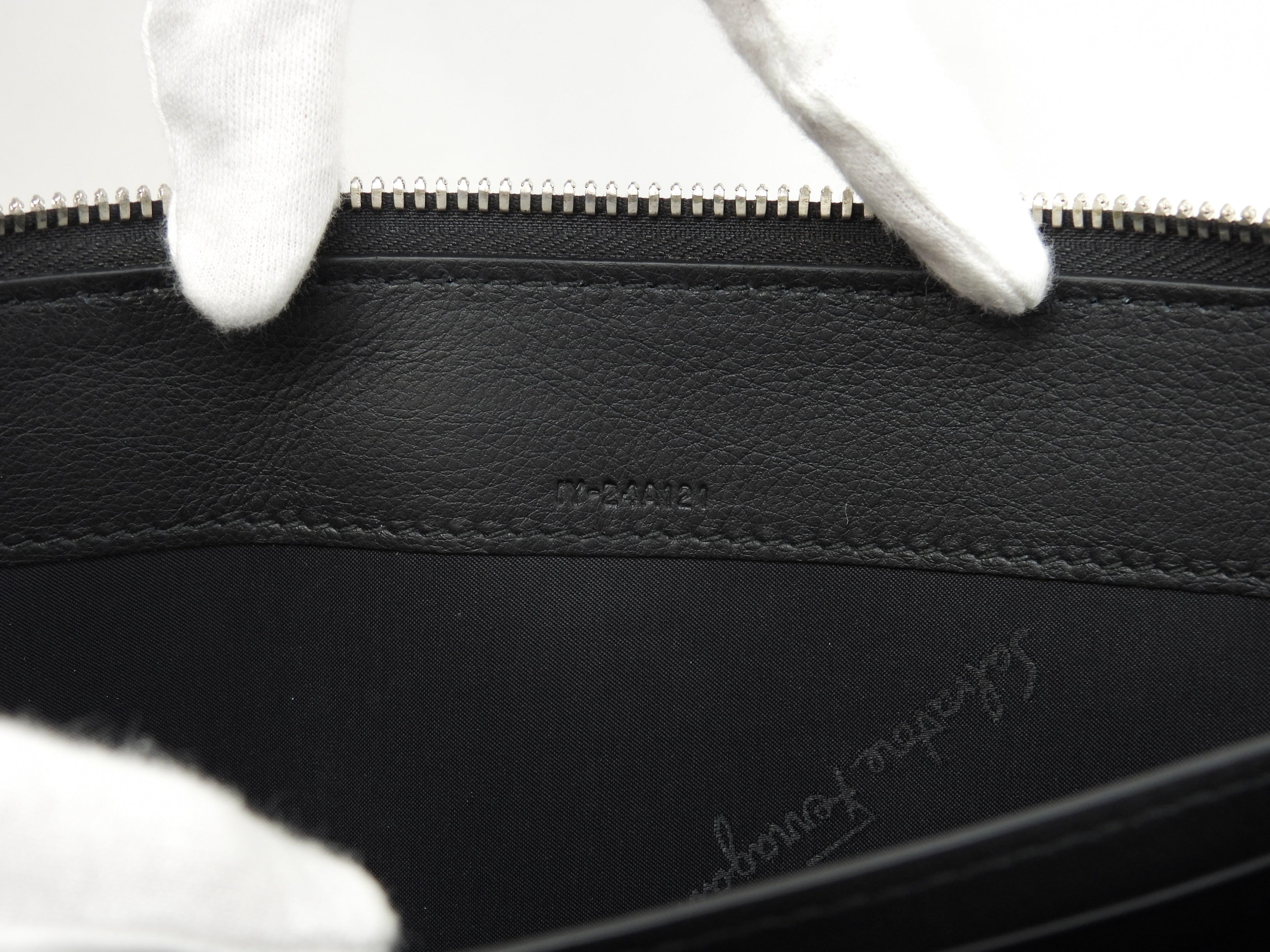 Salvatore Ferragamo Pochette clutch in pelle nera con logo a pois rossi, Nuova@IY24A121 2