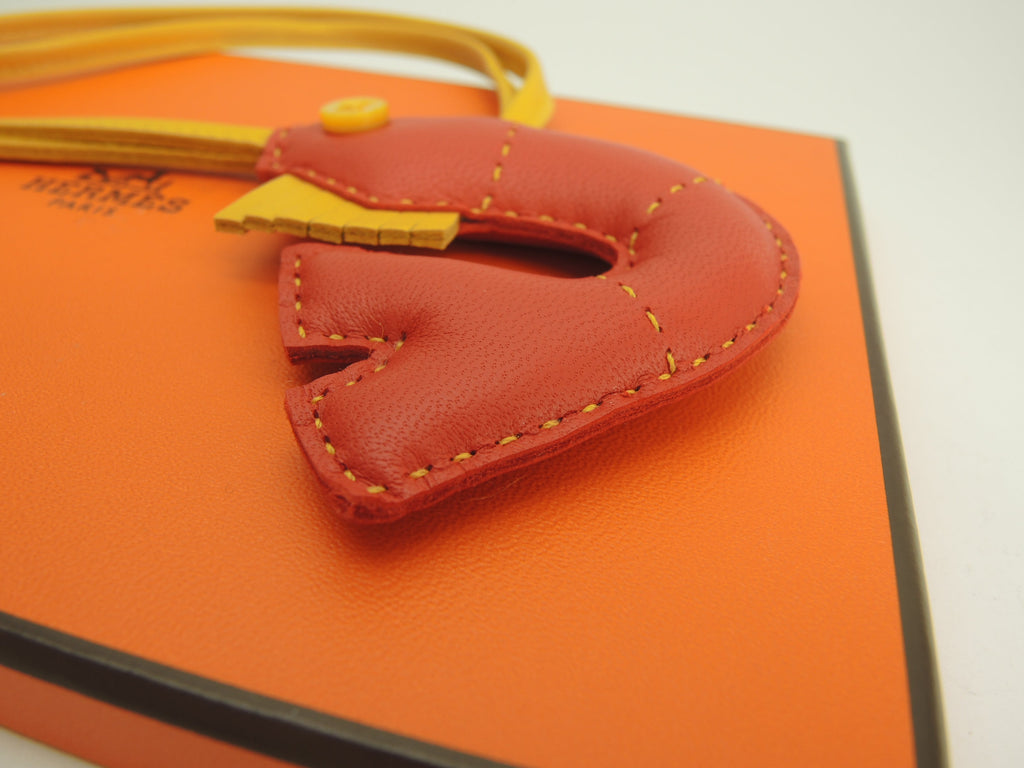 Hermès Gambero Petit h Agneau Milo rosso giallo ciondolo borsa Nuovo @ 1