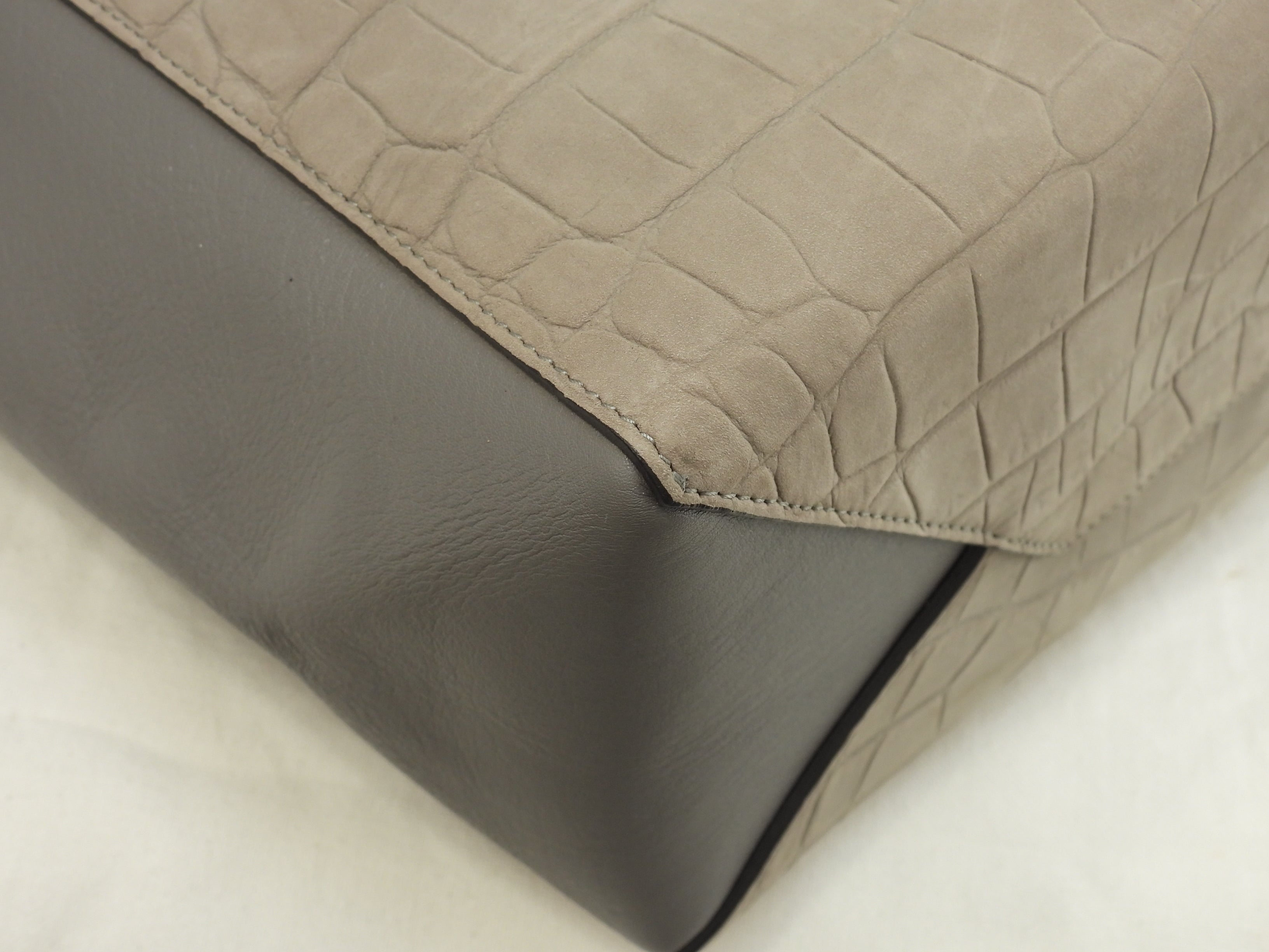 Celine Cabas Phantom Small borsa tote a tracolla in pelle goffrata coccodrillo grigia @F-PA-0162