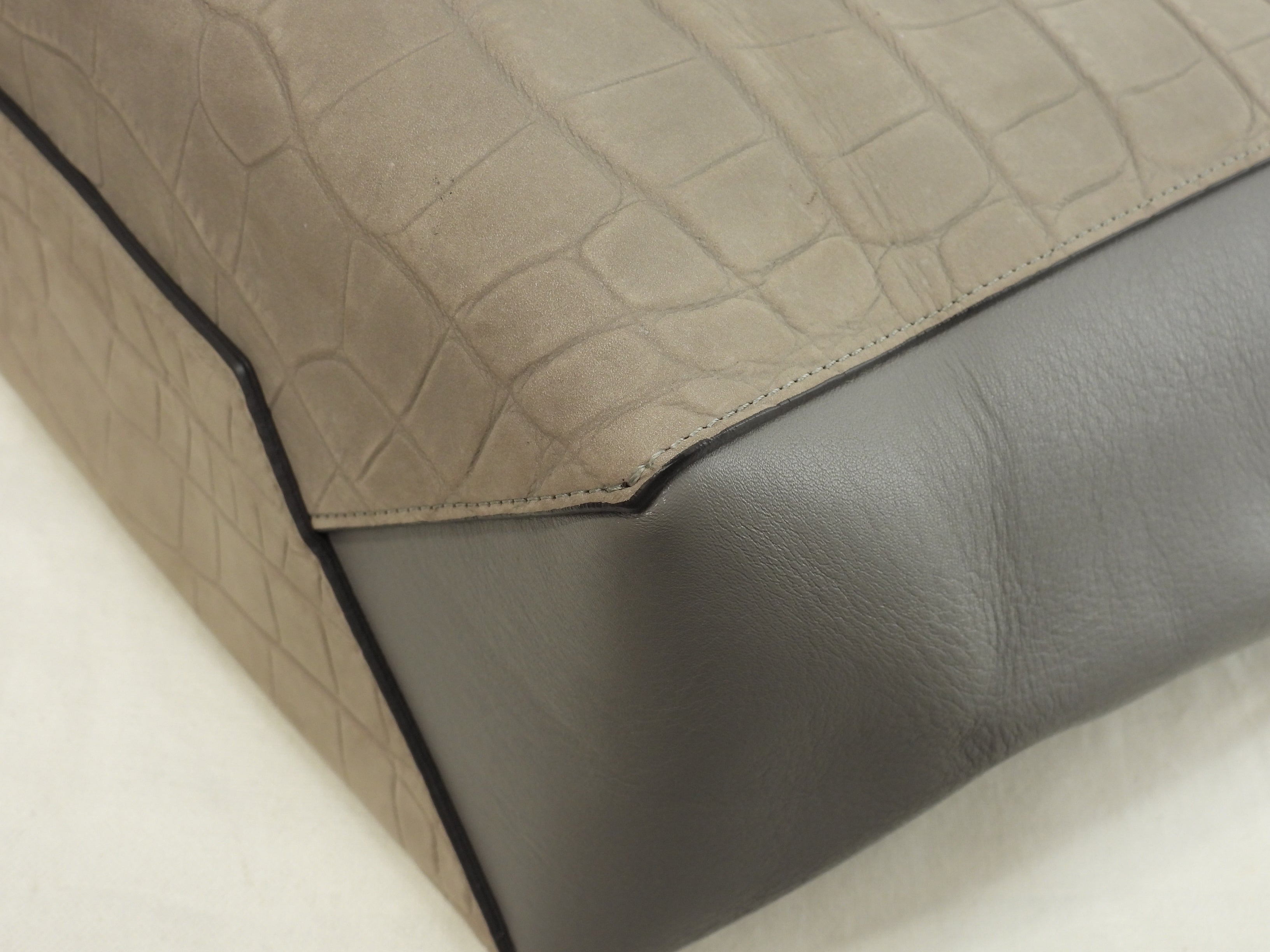 Celine Cabas Phantom Small borsa tote a tracolla in pelle goffrata coccodrillo grigia @F-PA-0162