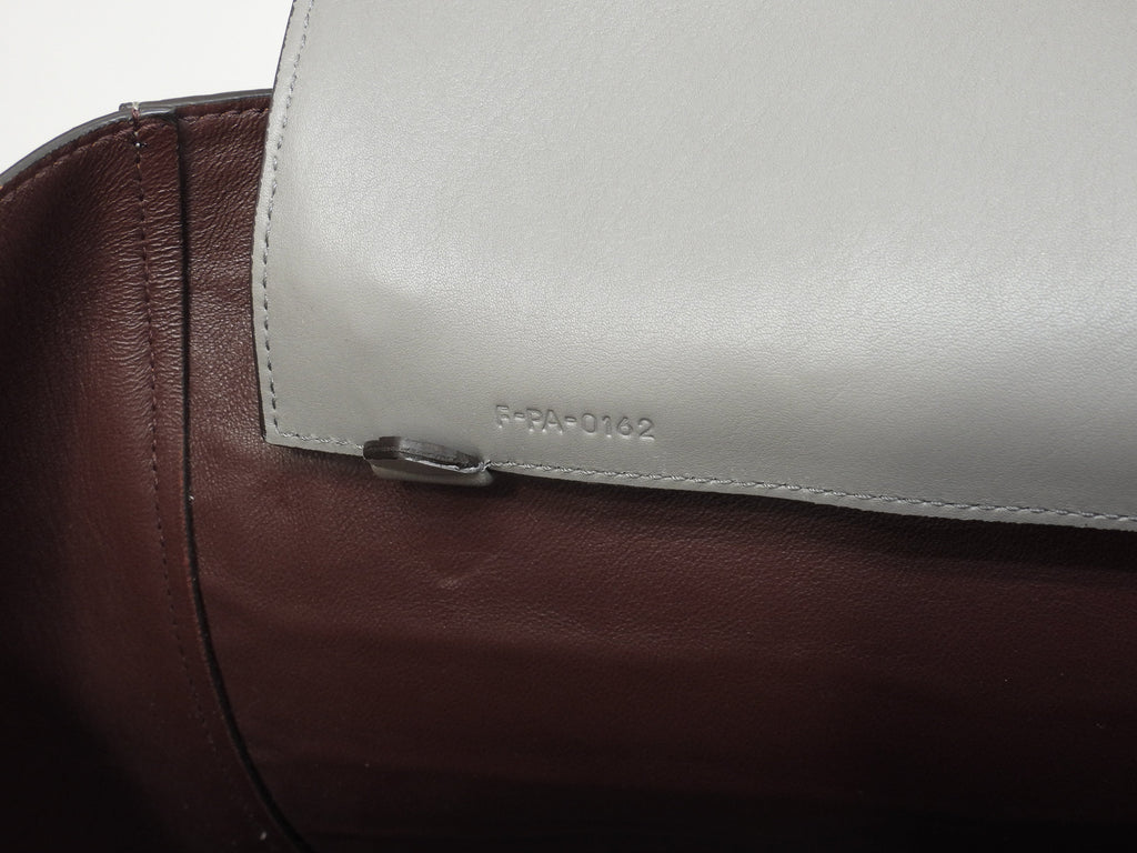 Celine Cabas Phantom Small borsa tote a tracolla in pelle goffrata coccodrillo grigia @F-PA-0162