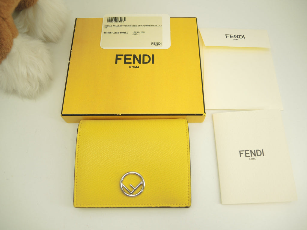 Fendi Compact Wallet F is Fendi in pelle gialla, portafoglio a due ante, come nuovo@ 7