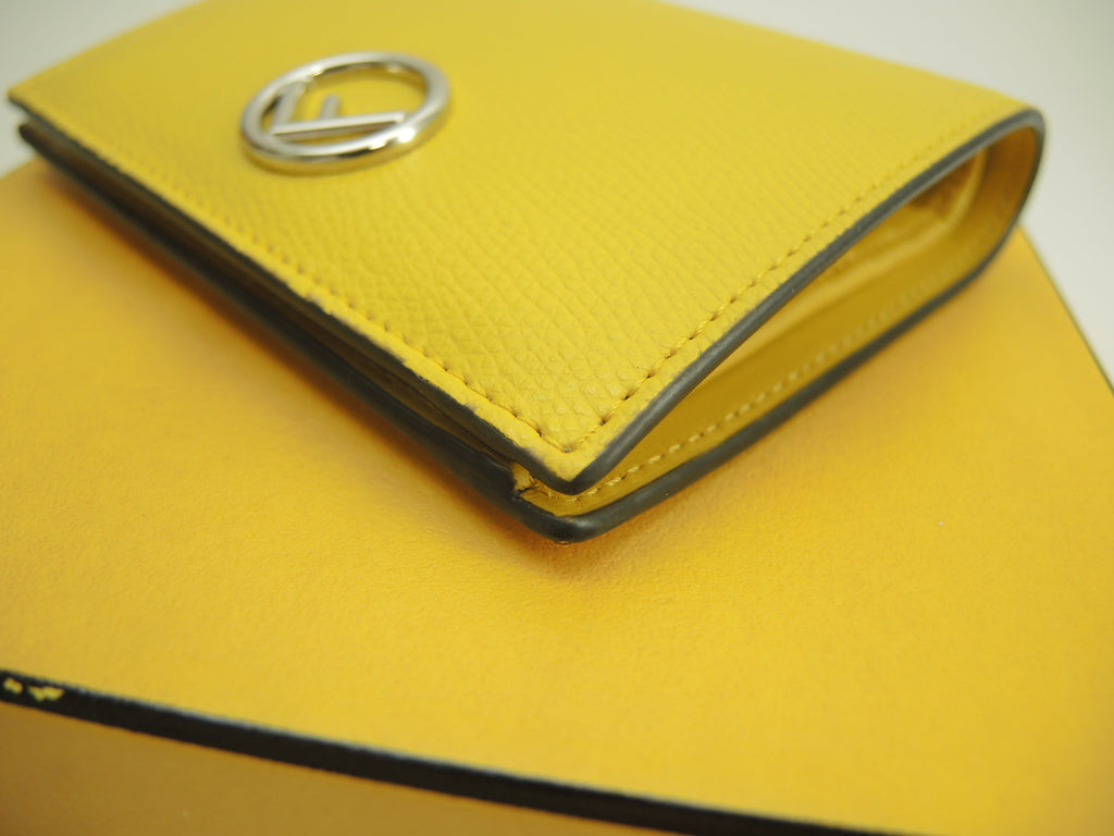 Fendi Compact Wallet F is Fendi in pelle gialla, portafoglio a due ante, come nuovo@ 7