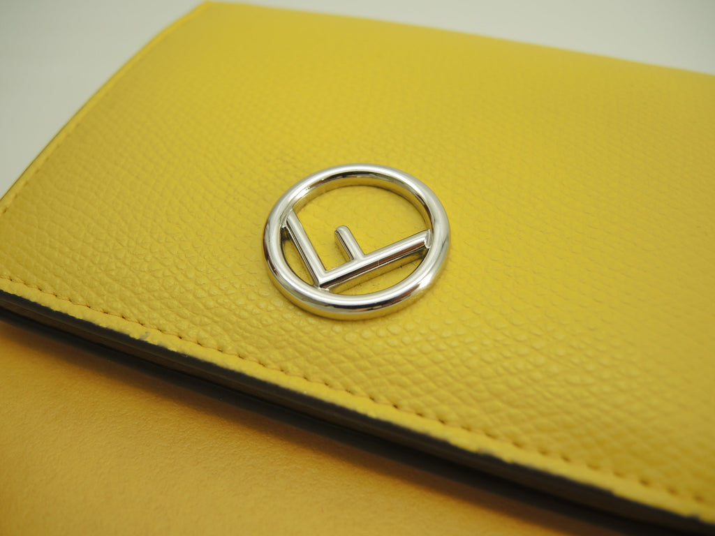 Fendi Compact Wallet F is Fendi in pelle gialla, portafoglio a due ante, come nuovo@ 7