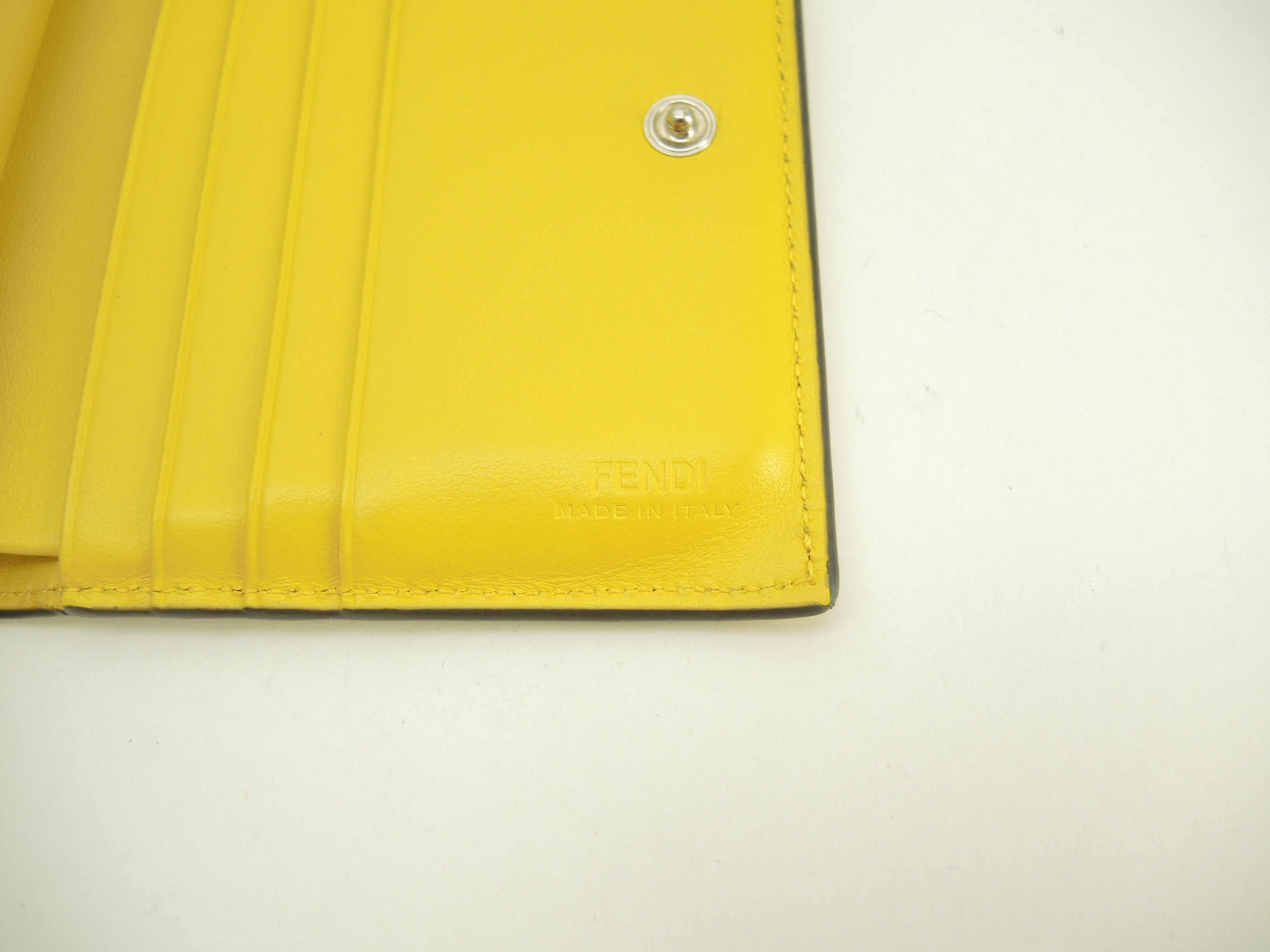 Fendi Compact Wallet F is Fendi in pelle gialla, portafoglio a due ante, come nuovo@ 7