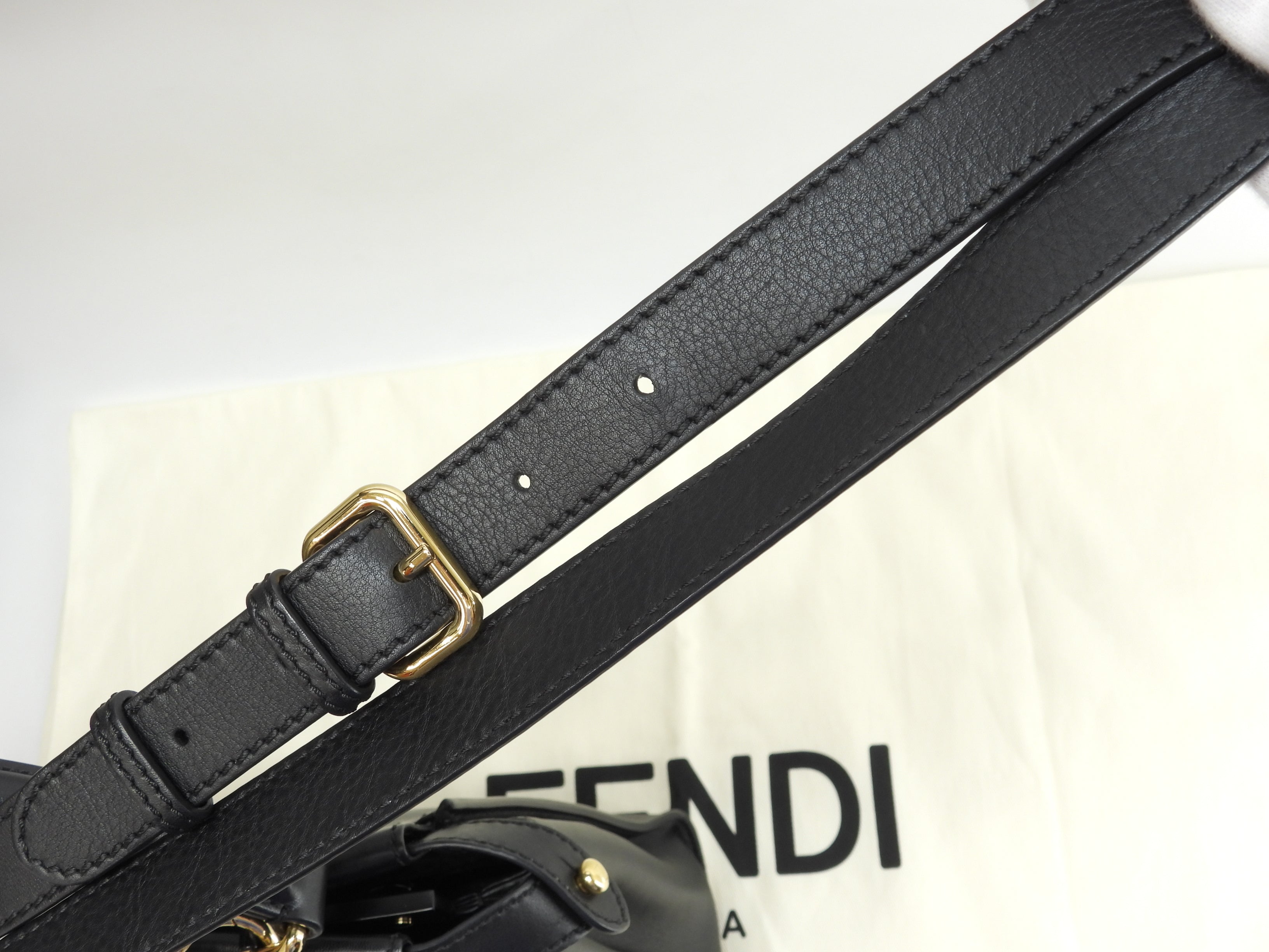 Fendi Peekaboo Regular in pelle liscia nera, borsa a mano con tracolla, ottime condizioni, @ 14