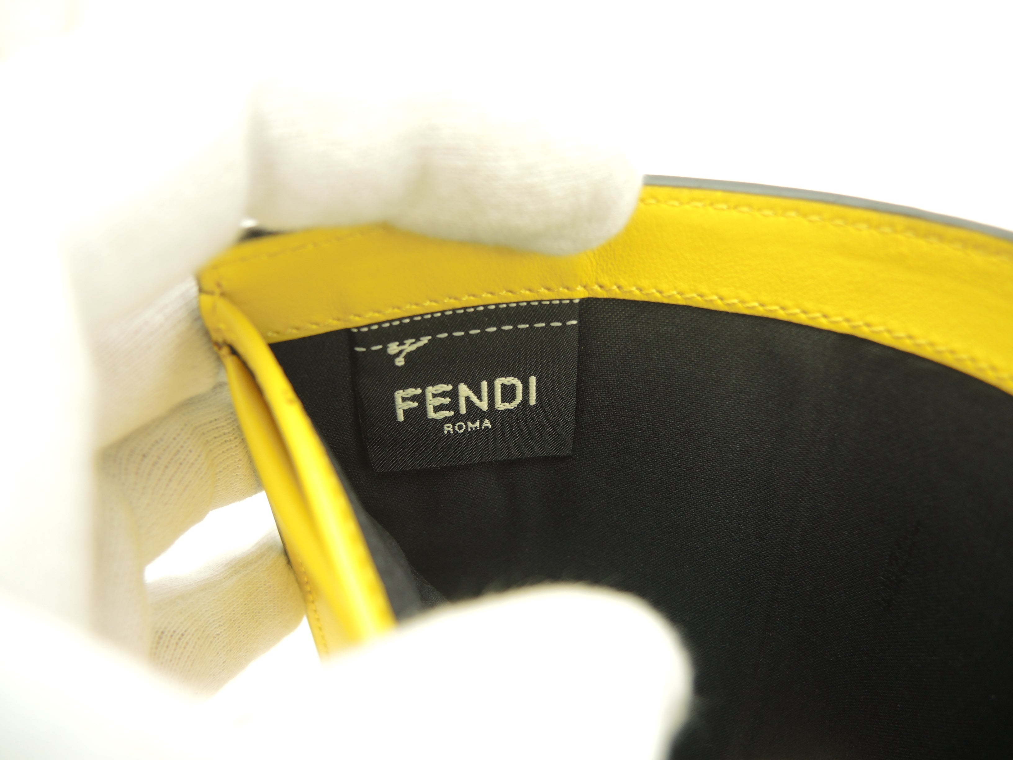 Fendi Compact Wallet F is Fendi in pelle gialla, portafoglio a due ante, come nuovo@ 7