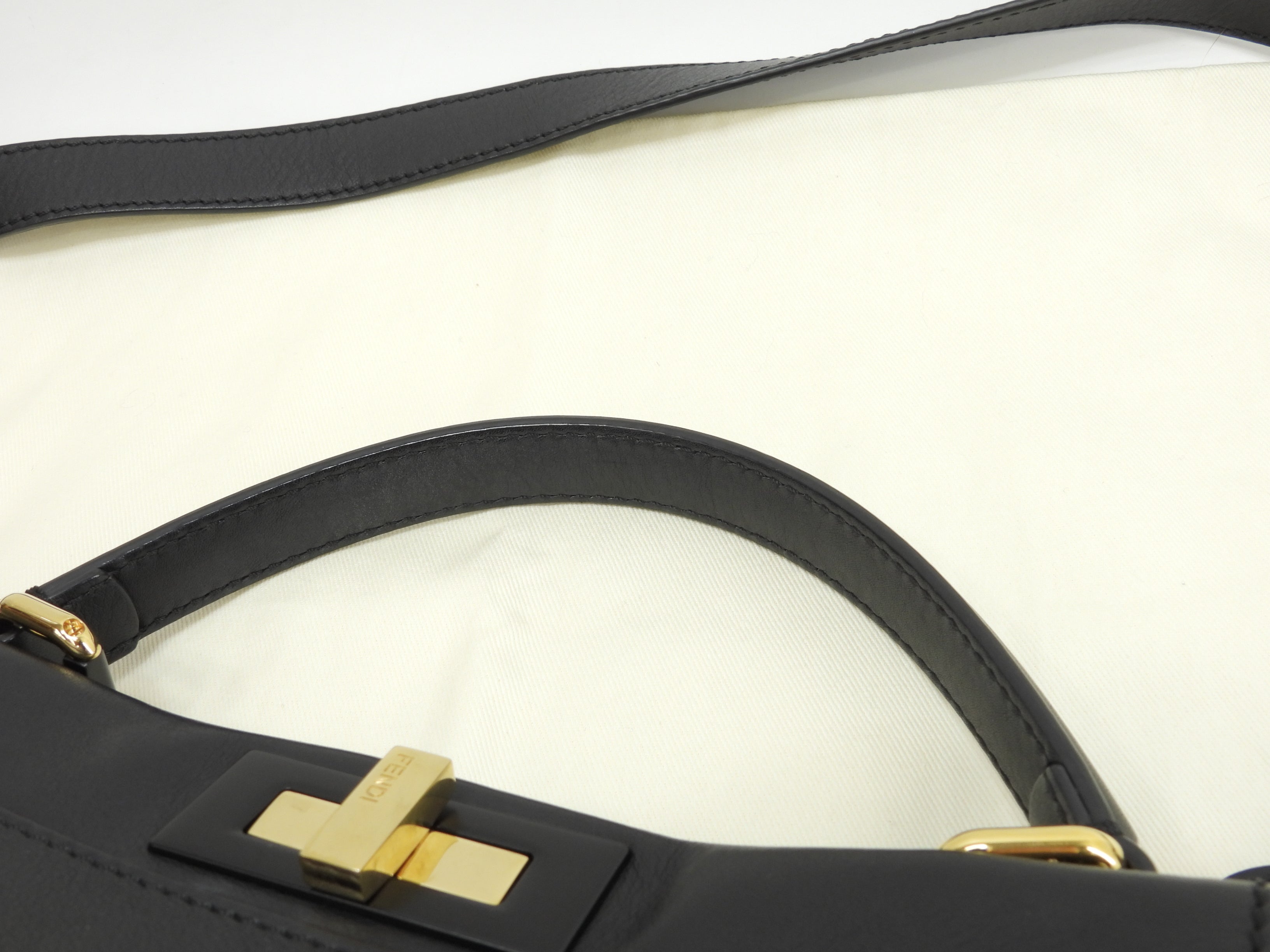 Fendi Peekaboo Regular in pelle liscia nera, borsa a mano con tracolla, ottime condizioni, @ 14