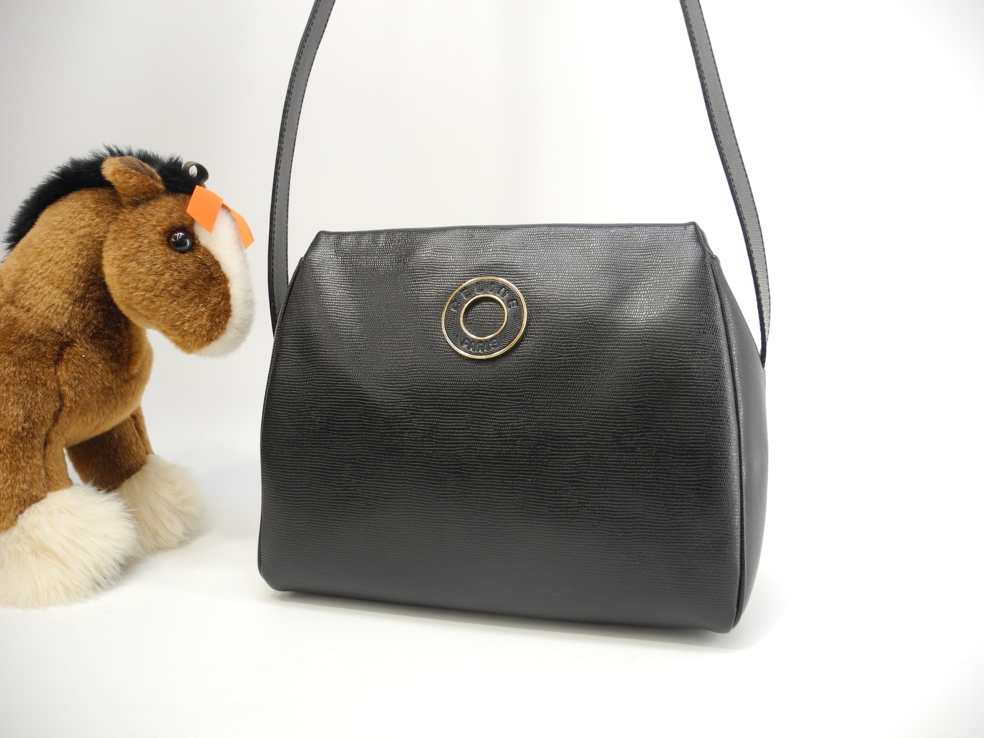 Celine pochette vintage, pelle nera, hardware color oro, logo circolare, raro, eccellenti condizioni @ 15