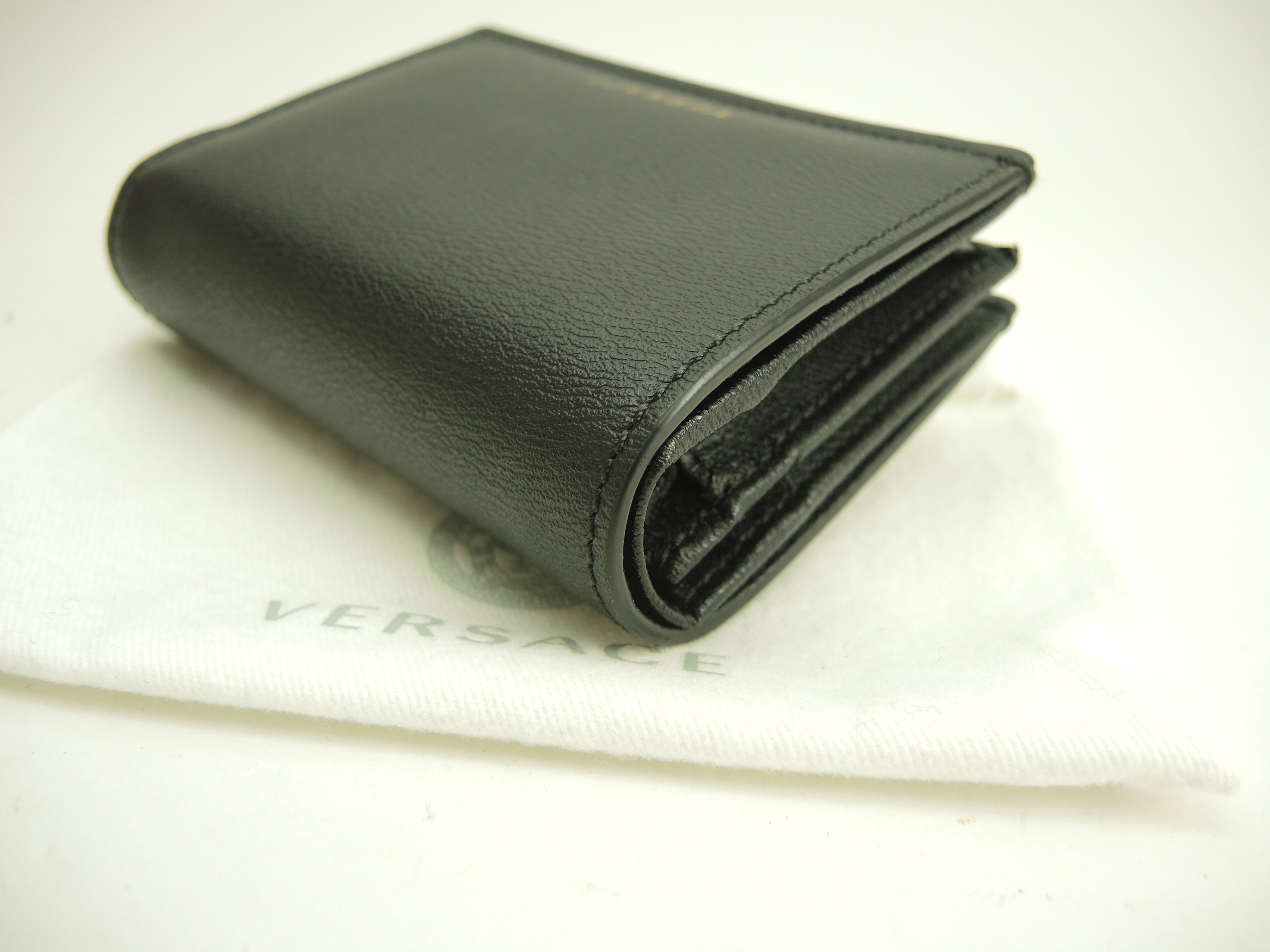 ヴェルサーチ コンパクトウォレット メデューサ レザー黒 2折財布 美品@ 1