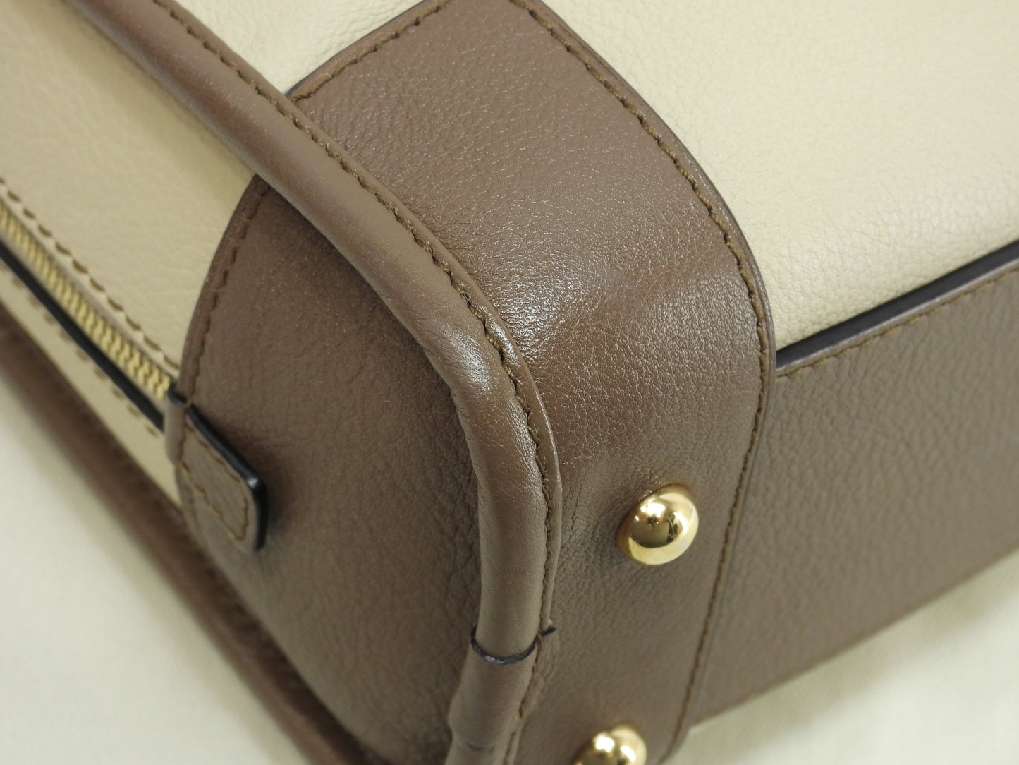 Loewe Amazona 23 in pelle crema/bordeaux, mini borsa a mano, pochette, ottime condizioni @061210