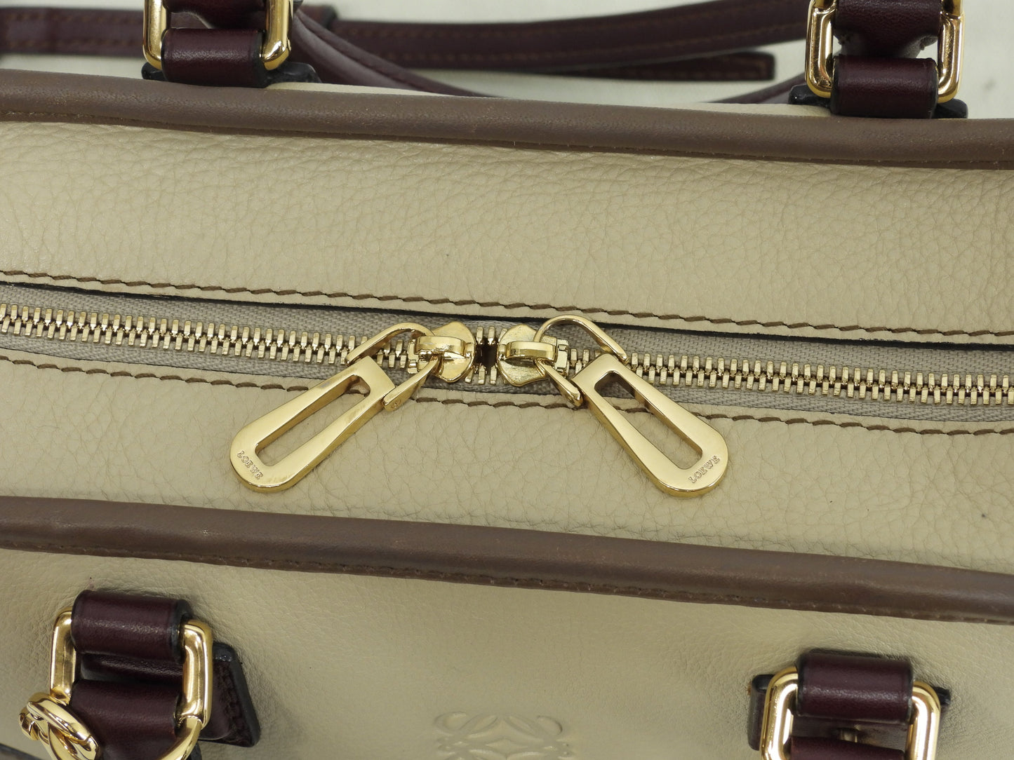 Loewe Amazona 23 in pelle crema/bordeaux, mini borsa a mano, pochette, ottime condizioni @061210