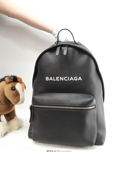 Balenciaga Zaino "Everyday" in pelle nera da uomo usato in ottime condizioni @ 35