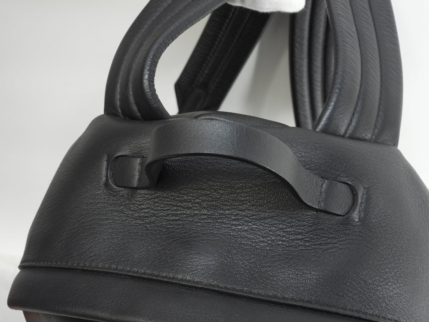 Balenciaga Zaino "Everyday" in pelle nera da uomo usato in ottime condizioni @ 35