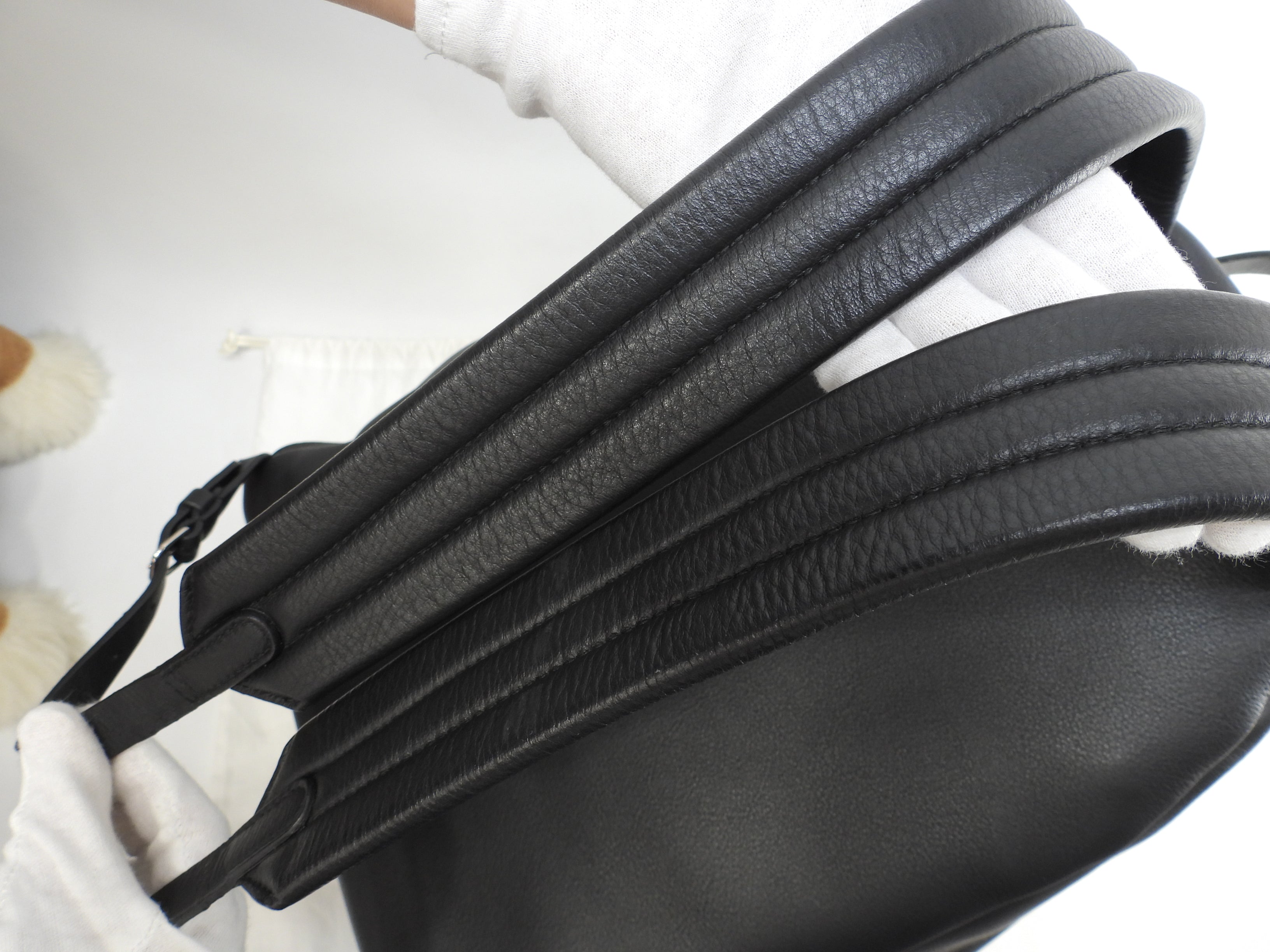 Balenciaga Zaino "Everyday" in pelle nera da uomo usato in ottime condizioni @ 35