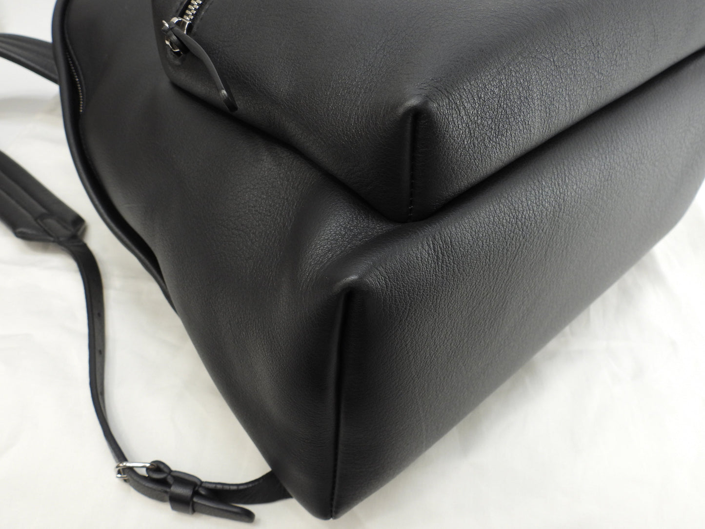 Balenciaga Zaino "Everyday" in pelle nera da uomo usato in ottime condizioni @ 35