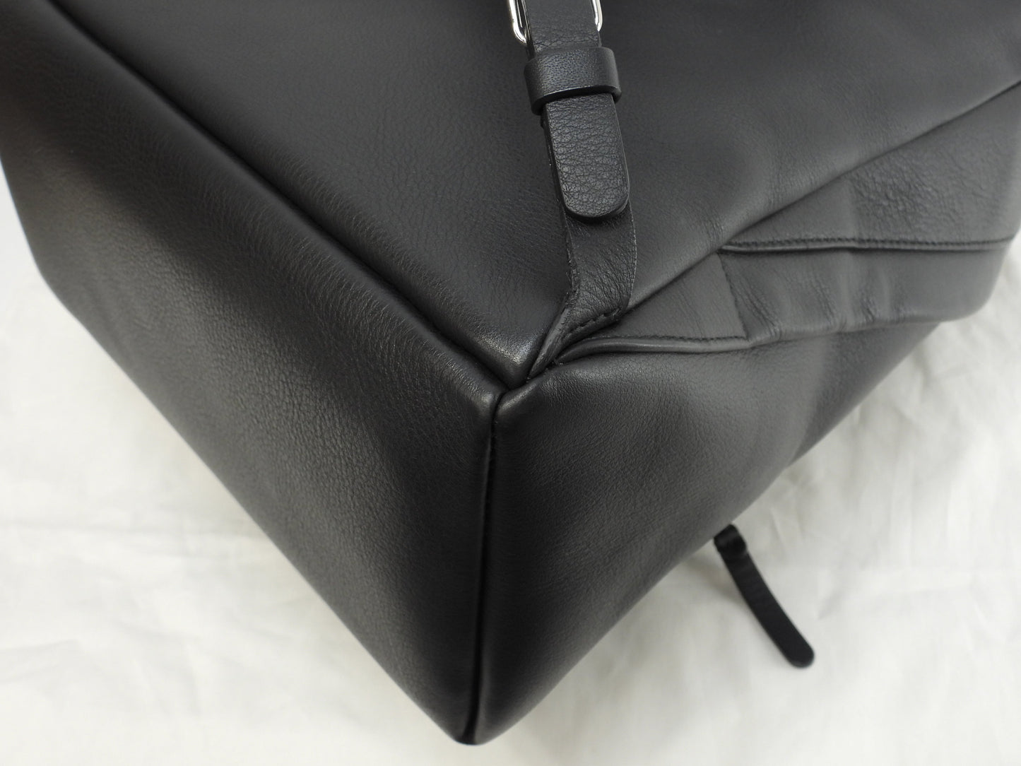 Balenciaga Zaino "Everyday" in pelle nera da uomo usato in ottime condizioni @ 35