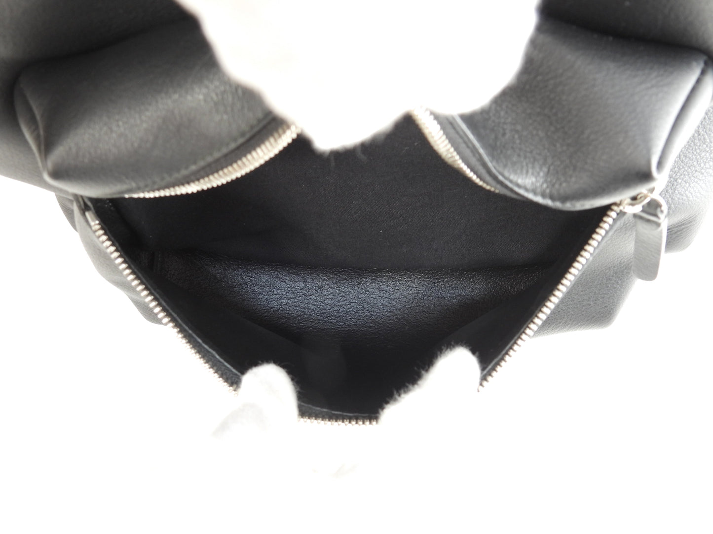 Balenciaga Zaino "Everyday" in pelle nera da uomo usato in ottime condizioni @ 35