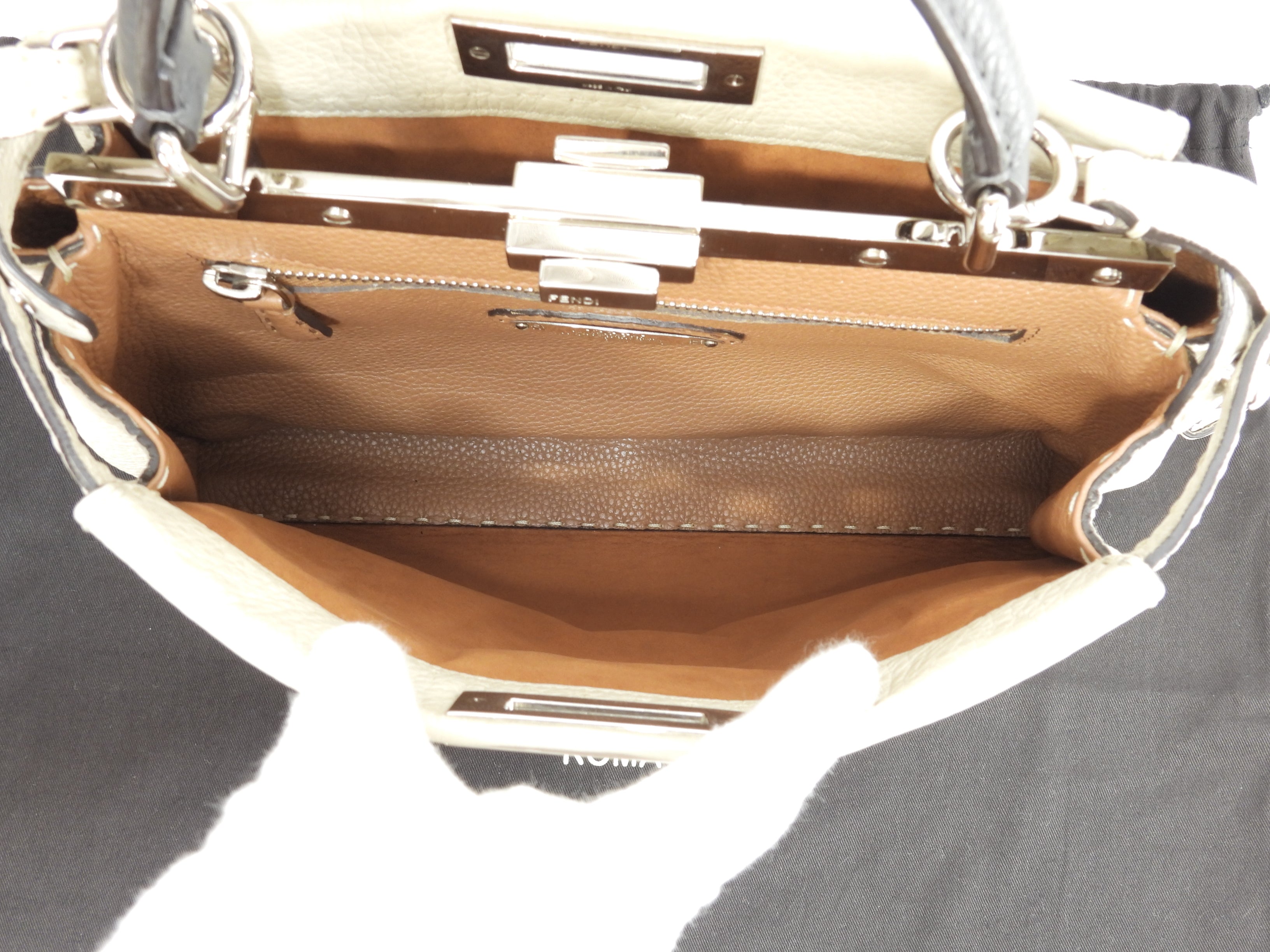 Fendi Peekaboo Regular in pelle Selleria bianco-grigio, borsa a mano con tracolla, ottime condizioni @ 23