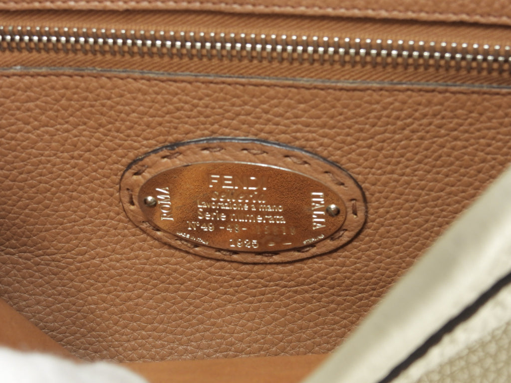 Fendi Peekaboo Regular in pelle Selleria bianco-grigio, borsa a mano con tracolla, ottime condizioni @ 23