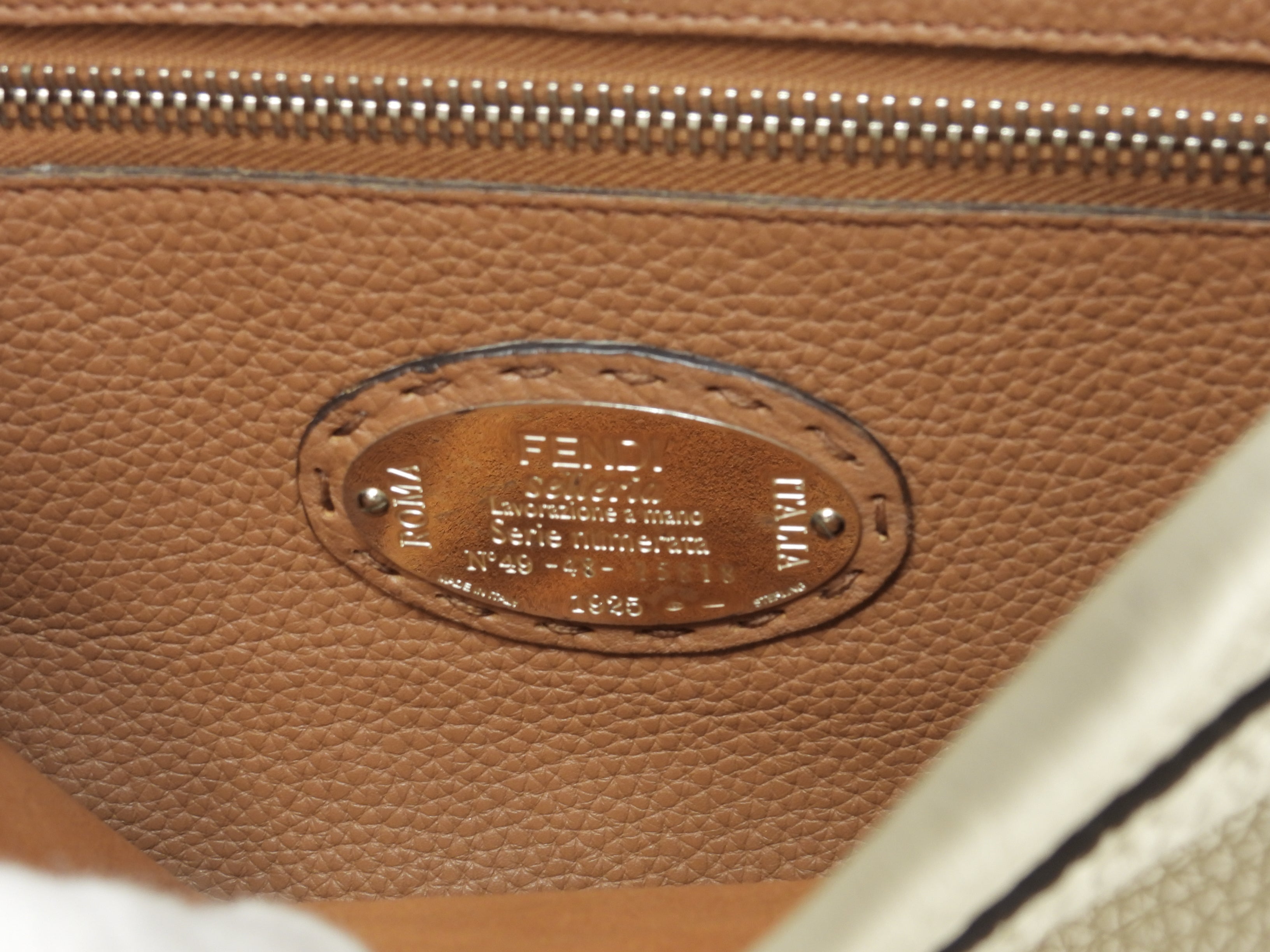 Fendi Peekaboo Regular in pelle Selleria bianco-grigio, borsa a mano con tracolla, ottime condizioni @ 23