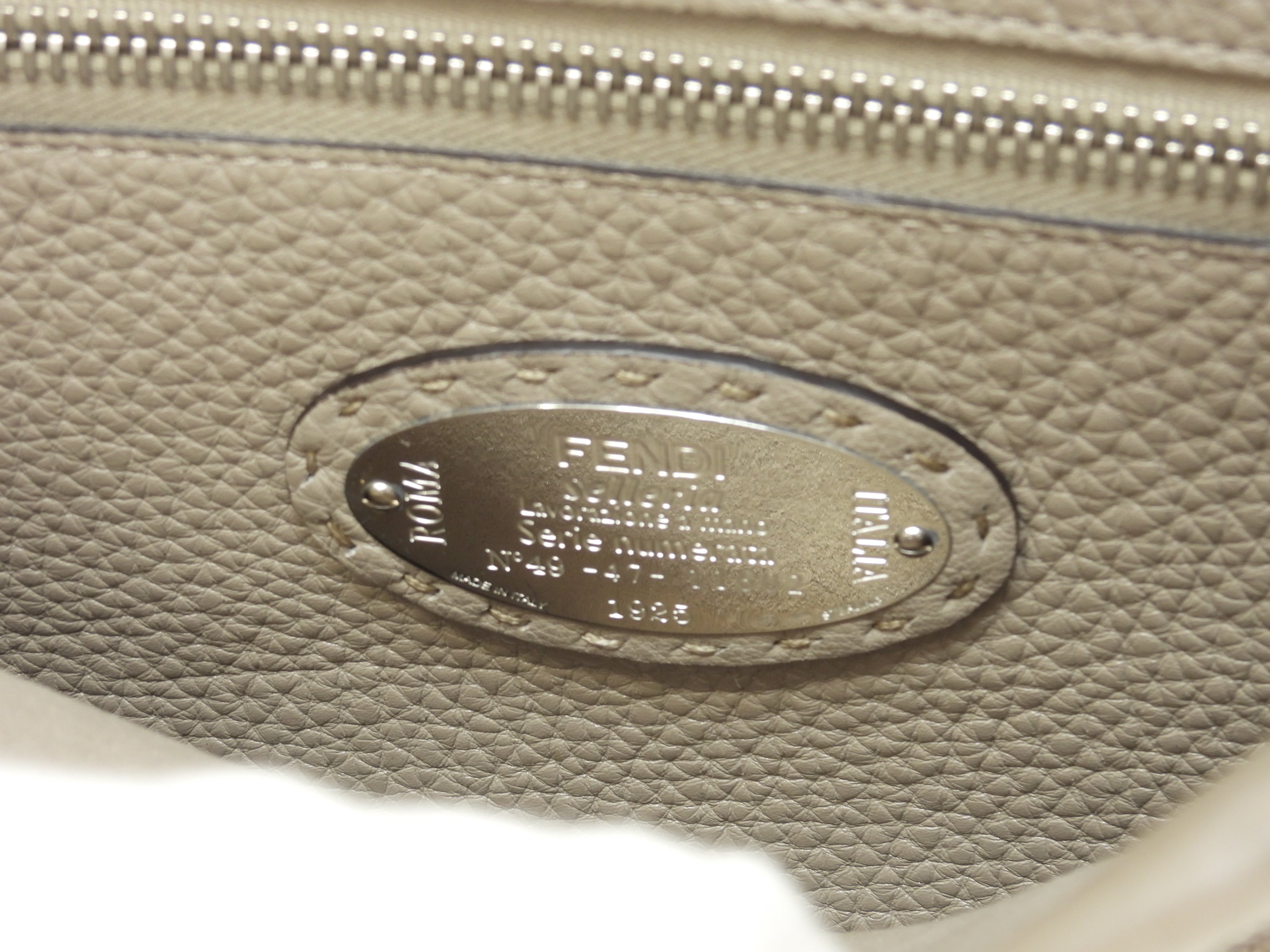 Fendi Peekaboo Regular in pelle Selleria grigia, borsa a mano con tracolla, condizioni eccellenti @ 22